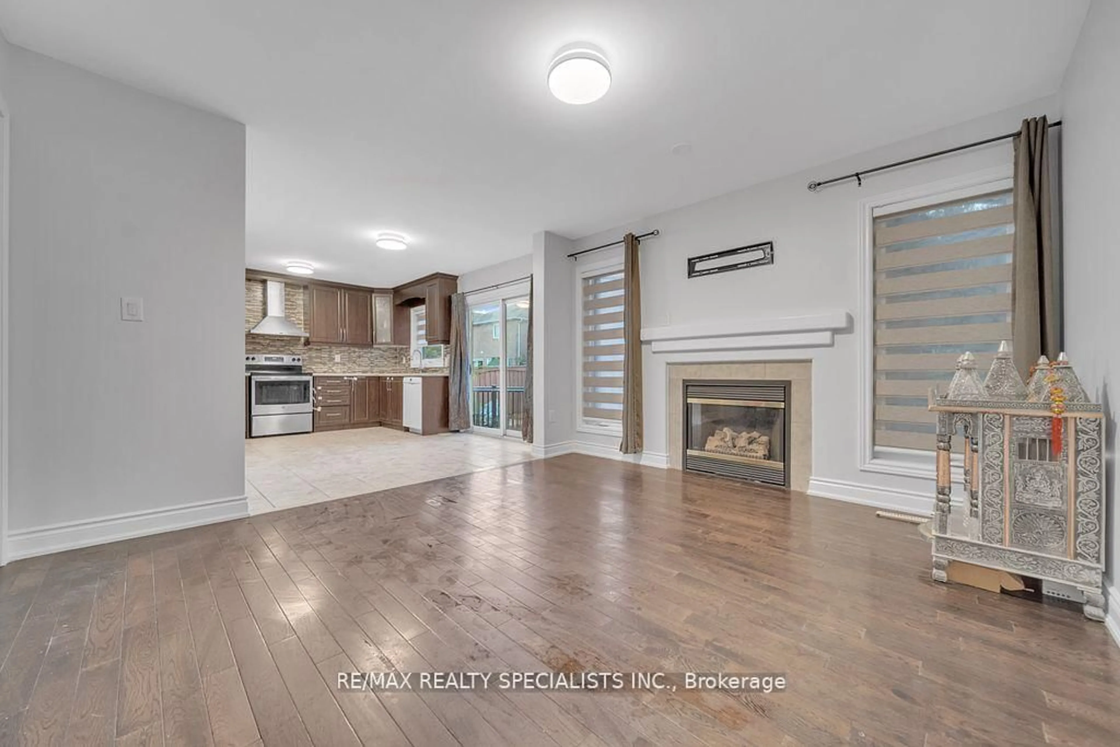 Open concept kitchen, unknown for 22 Clayborne Ave, Brampton Ontario L7A 1N8