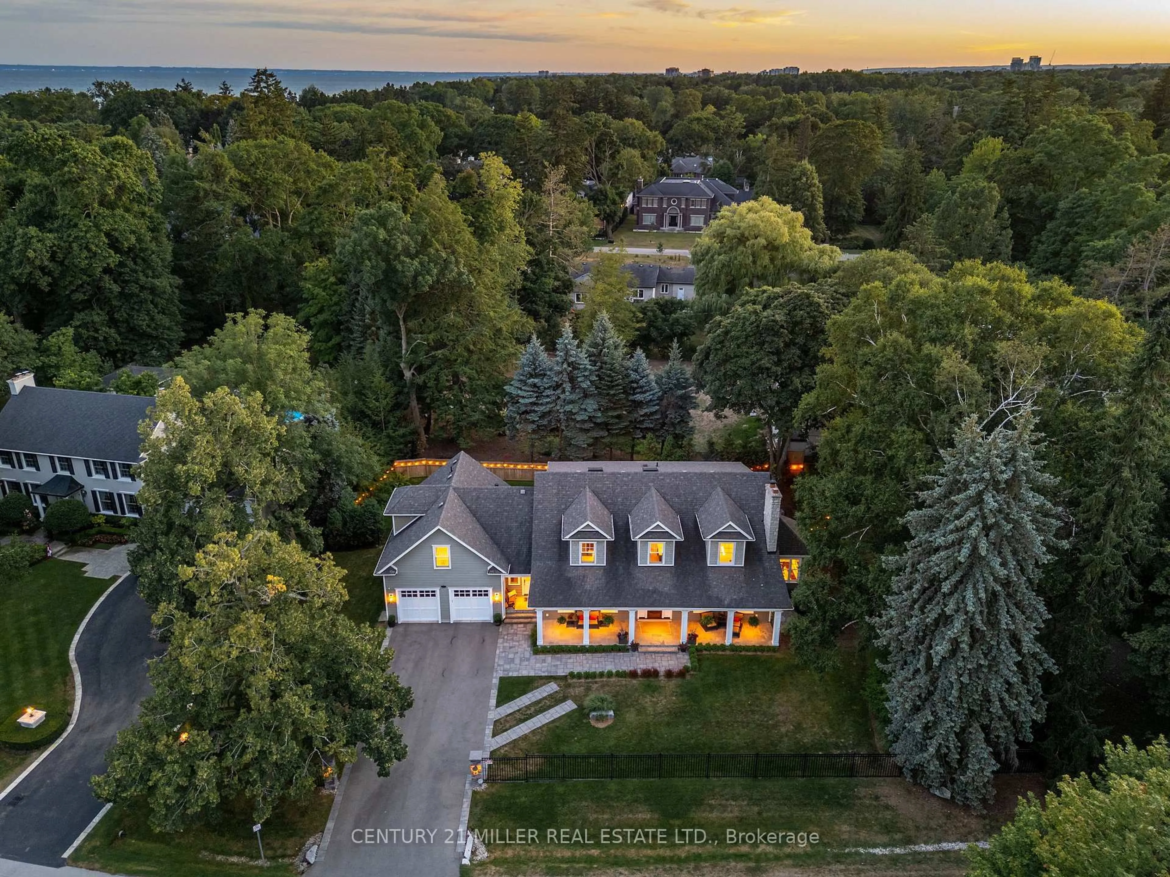 A pic from outside/outdoor area/front of a property/back of a property/a pic from drone, street for 80 Cox Dr, Oakville Ontario L6J 4P9