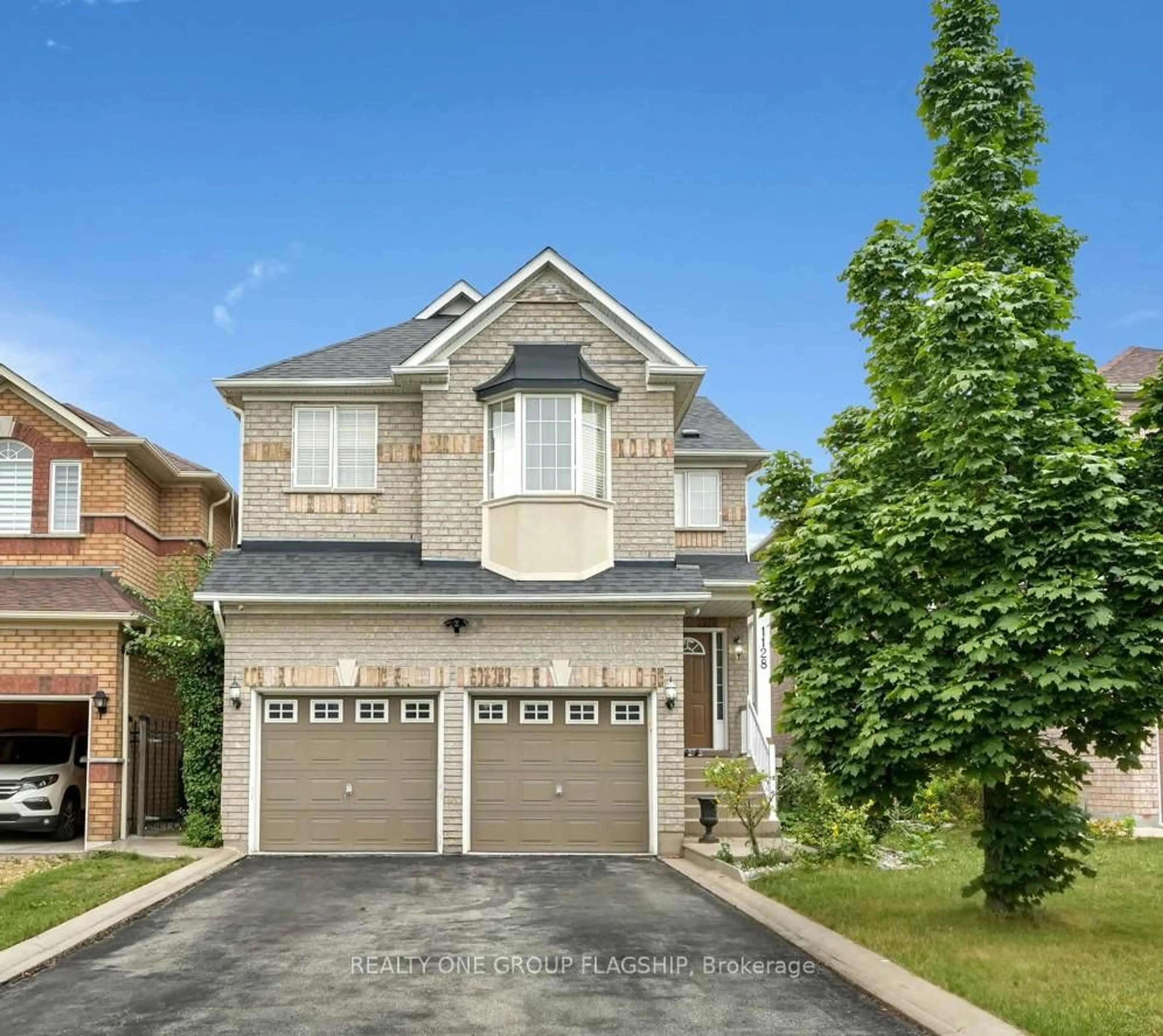 Home with brick exterior material, street for 1128 Knotty Pine Grve, Mississauga Ontario L5W 1J6