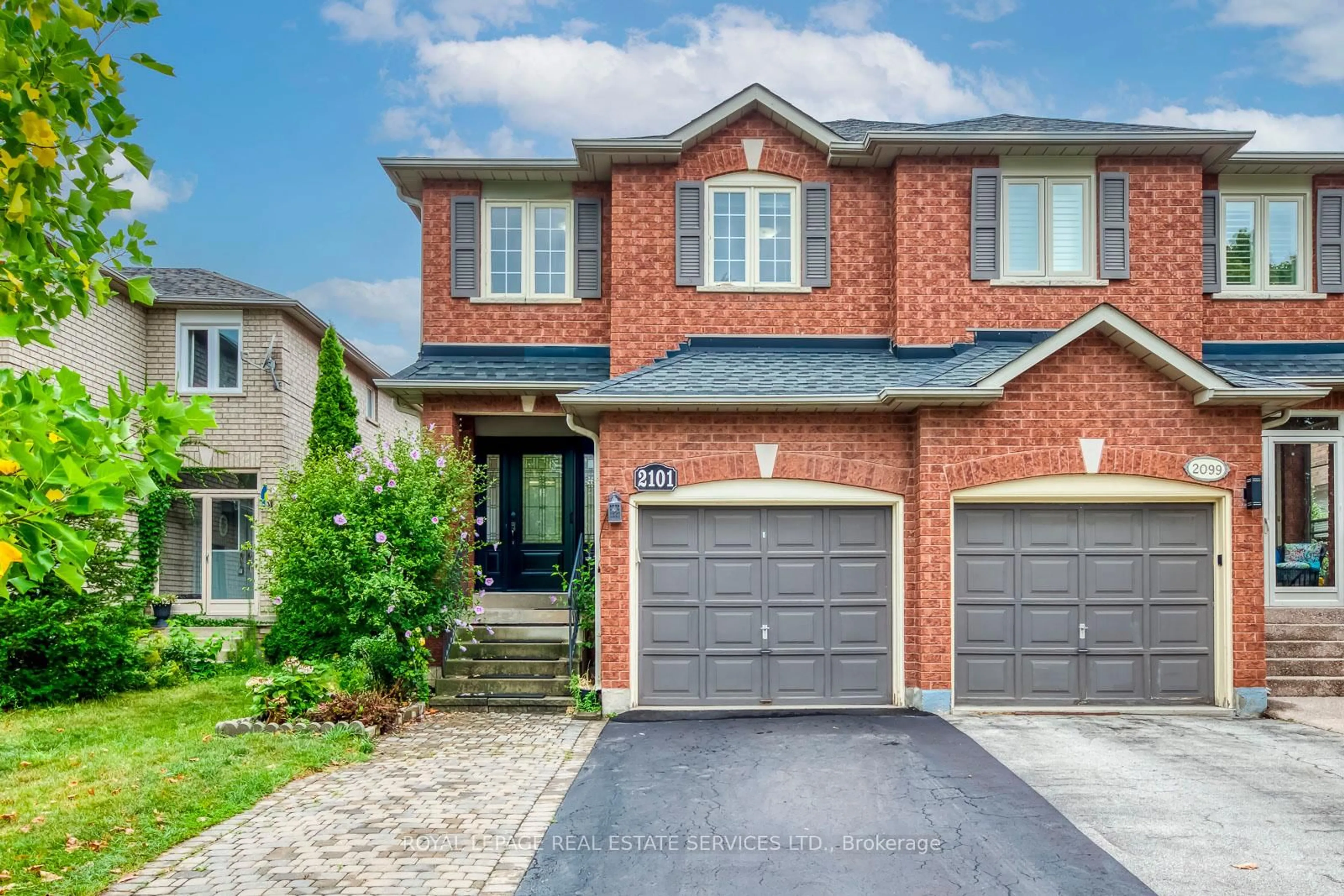 Home with brick exterior material, street for 2101 Shady Glen Rd, Oakville Ontario L6M 3P1