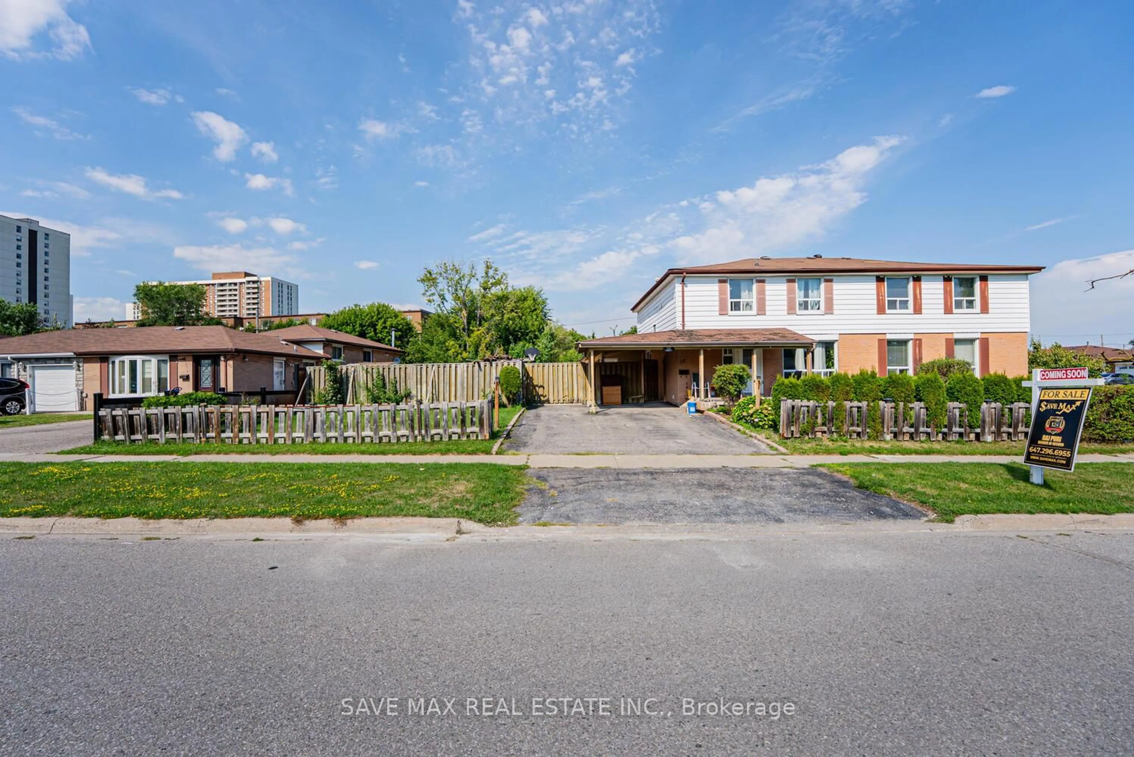 A pic from outside/outdoor area/front of a property/back of a property/a pic from drone, street for 88 Cloverdale Dr, Brampton Ontario L6T 2T8