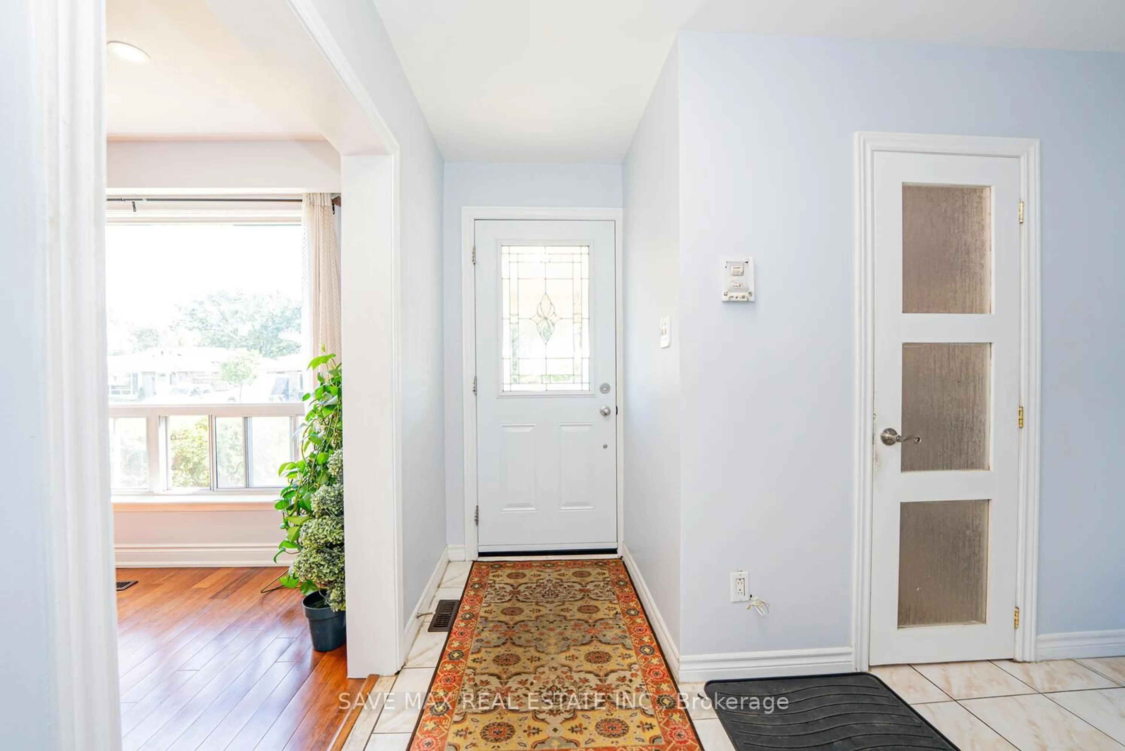 Indoor entryway for 88 Cloverdale Dr, Brampton Ontario L6T 2T8