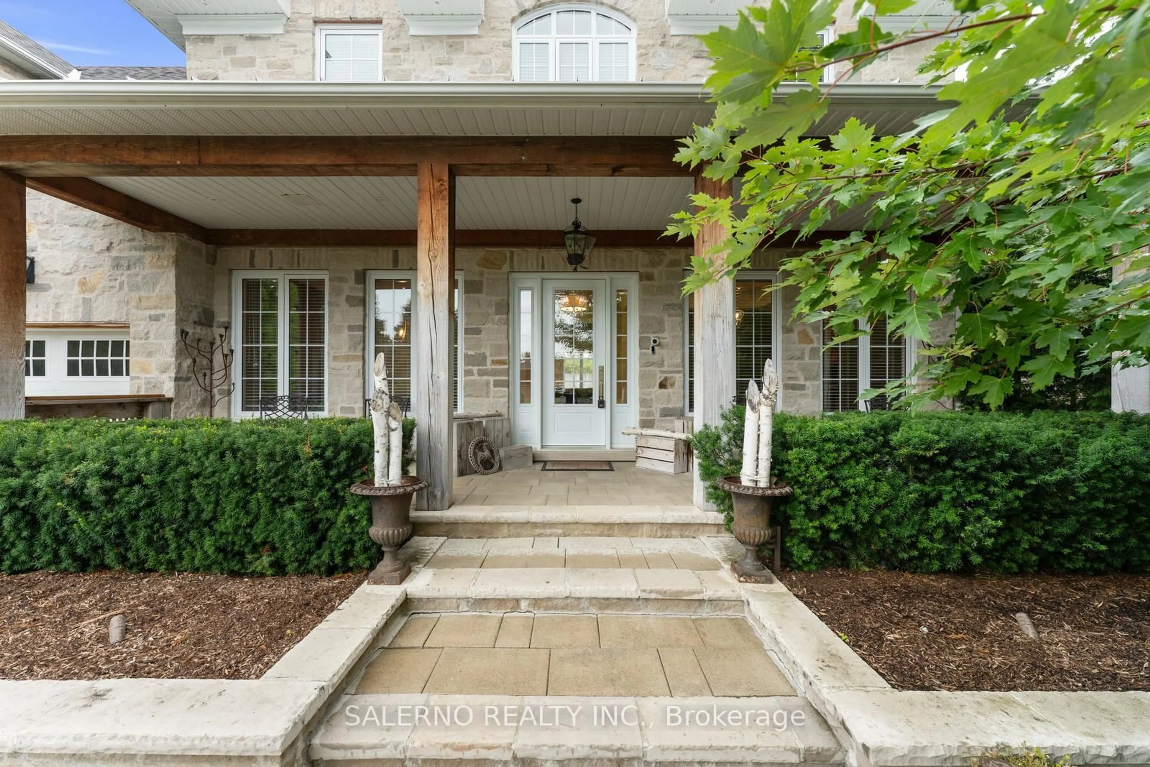 Indoor entryway for 7 Dolan Dr, Caledon Ontario L7E 0E1