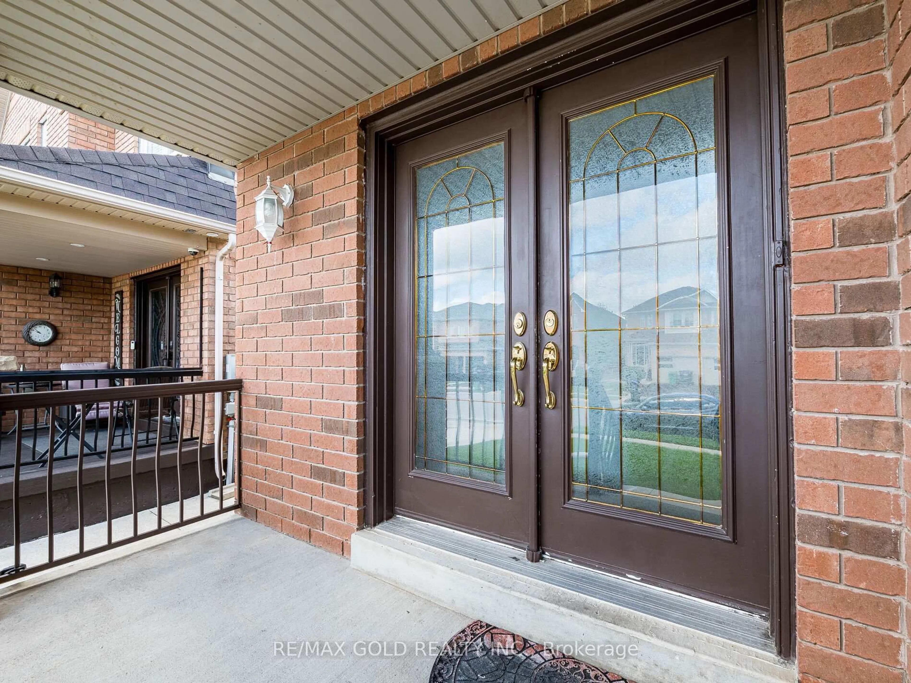 Indoor entryway for 87 Buick Blvd, Brampton Ontario L7A 3B7