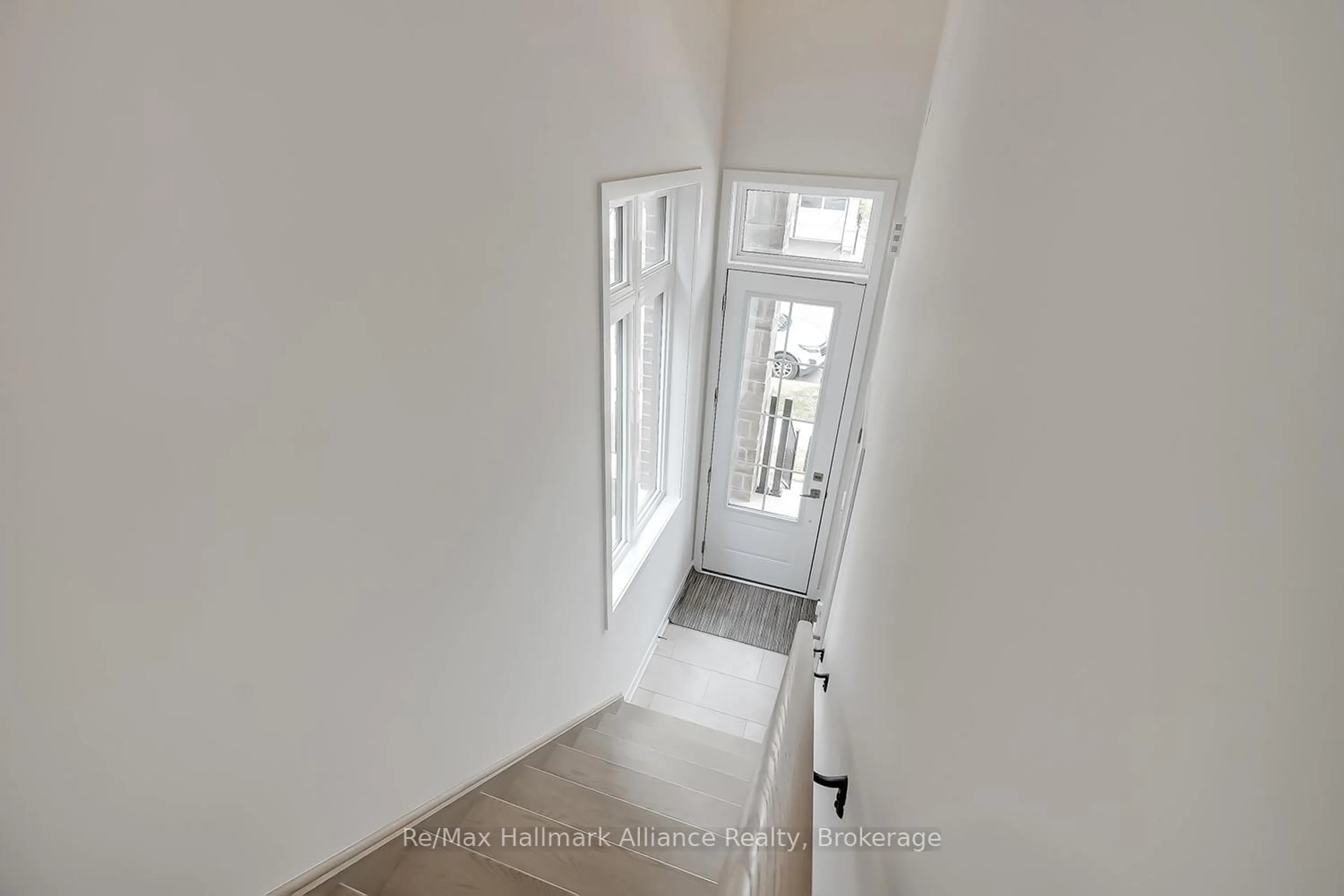 Unknown for 1346 Kaniv St, Oakville Ontario L6M 5R3