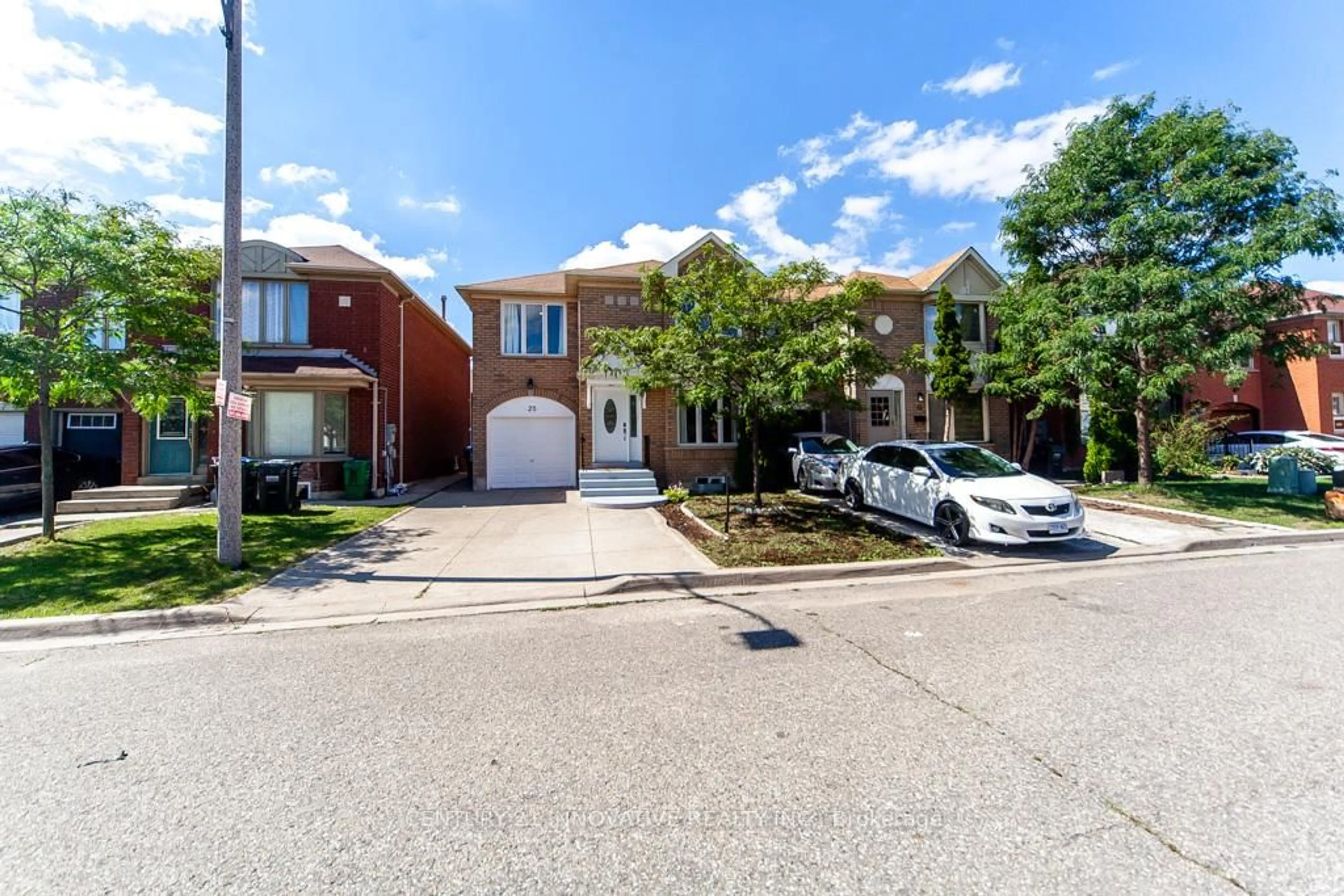 A pic from outside/outdoor area/front of a property/back of a property/a pic from drone, street for 25 Morningdew Cres, Brampton Ontario L6R 1K5