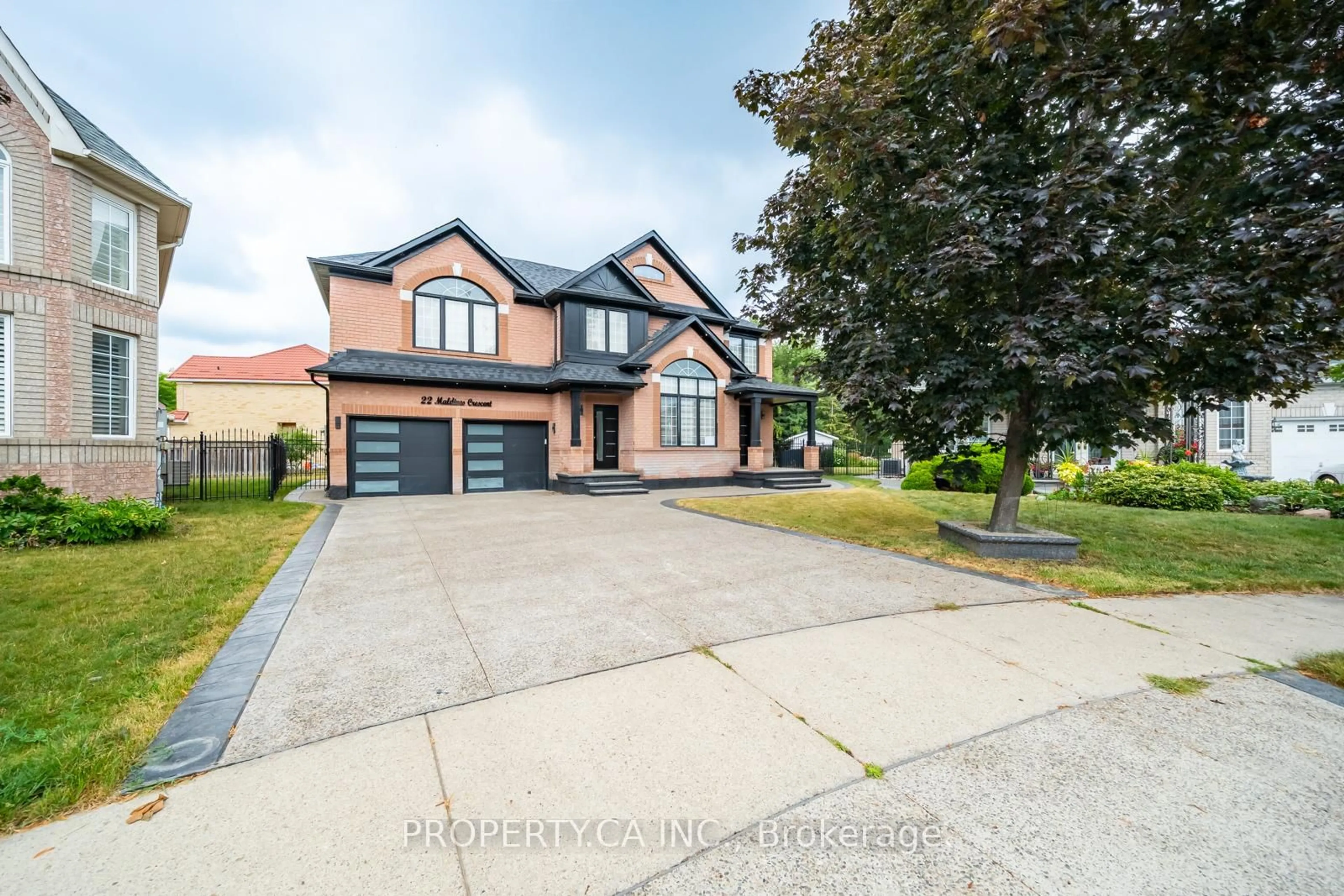 Home with brick exterior material, street for 22 Maldives Cres, Brampton Ontario L6P 1L5