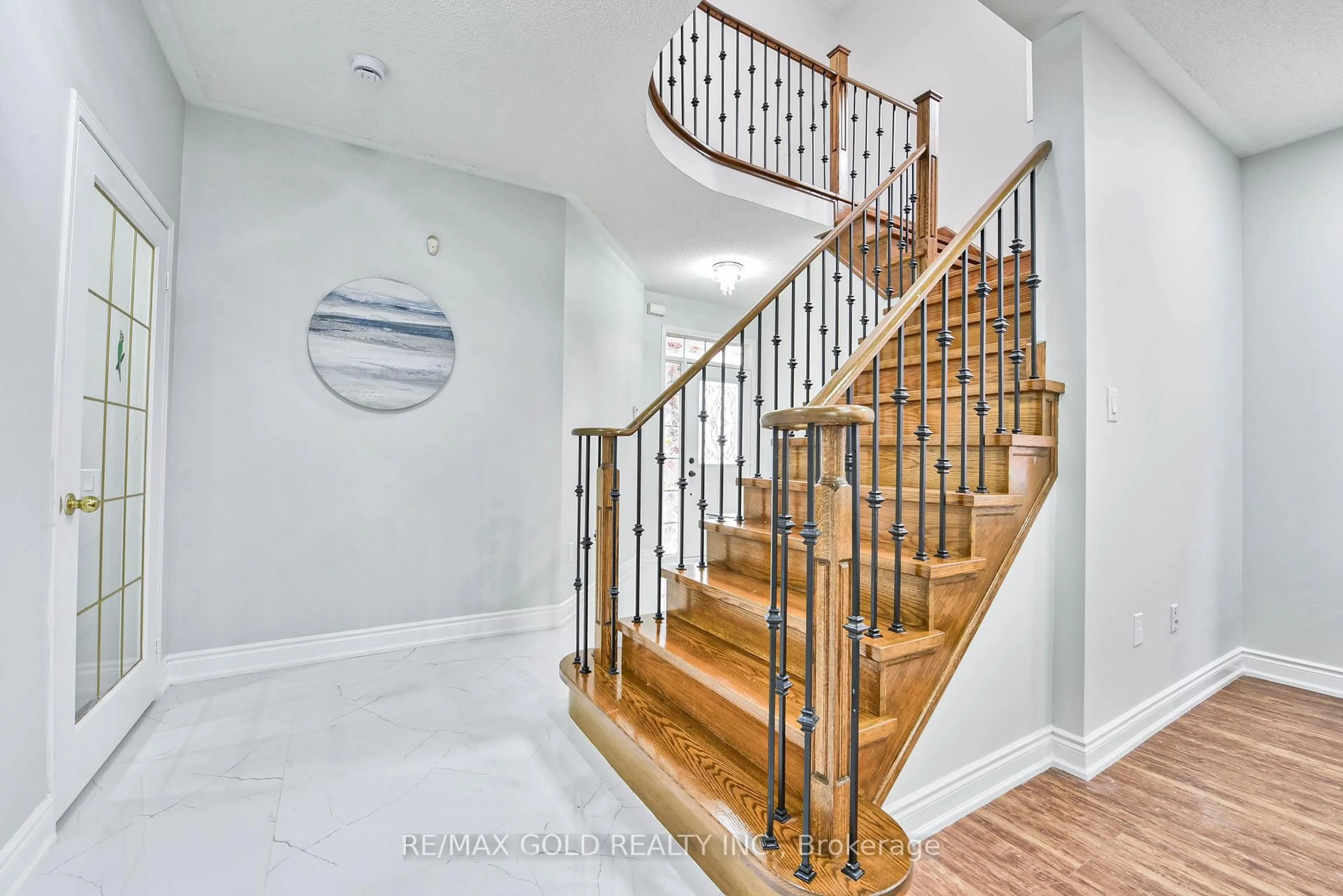 Stairs for 3716 Partition Rd, Mississauga Ontario L5N 8P4