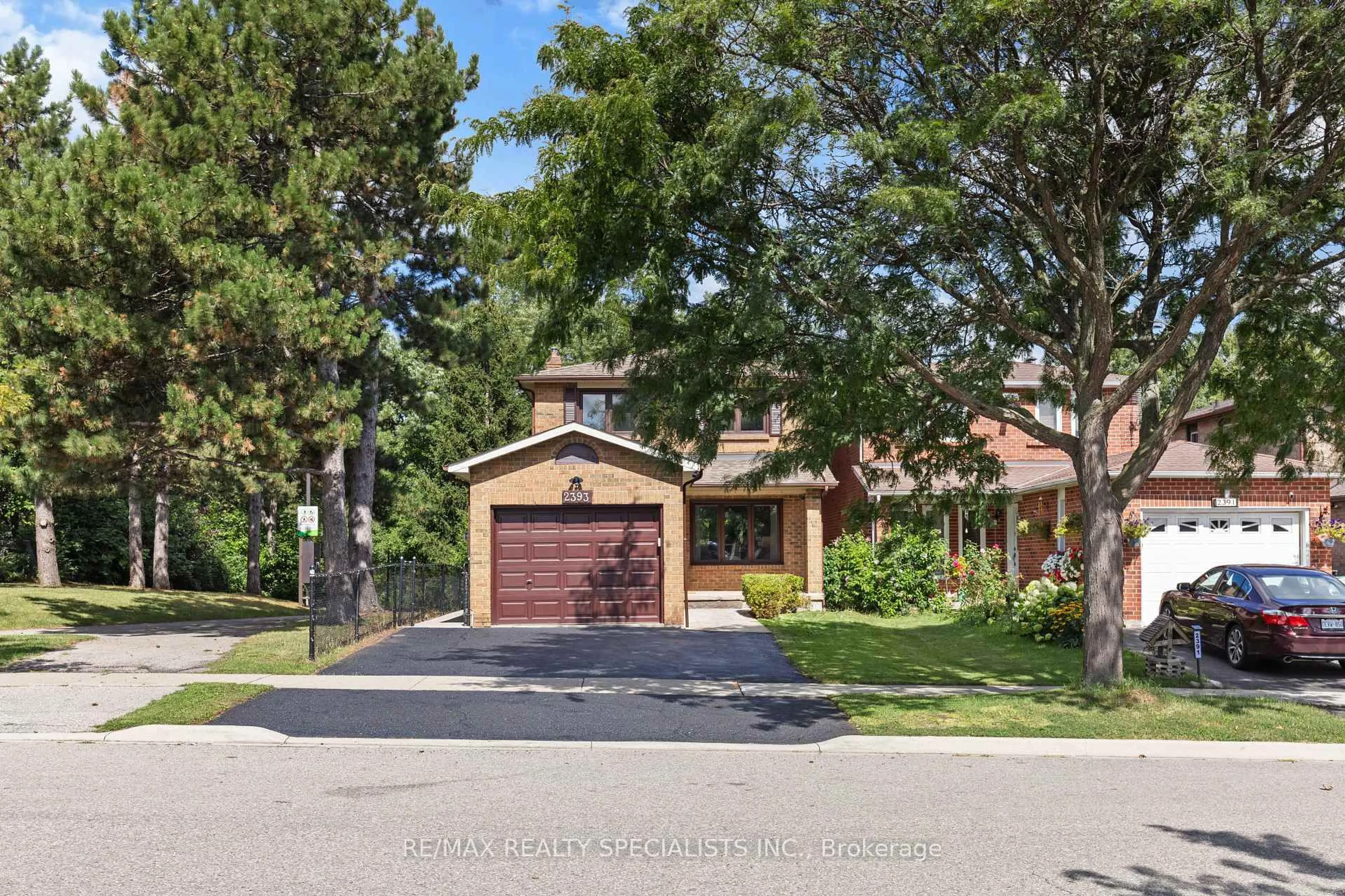 Home with brick exterior material, street for 2393 Hargood Pl, Mississauga Ontario L5M 3G2