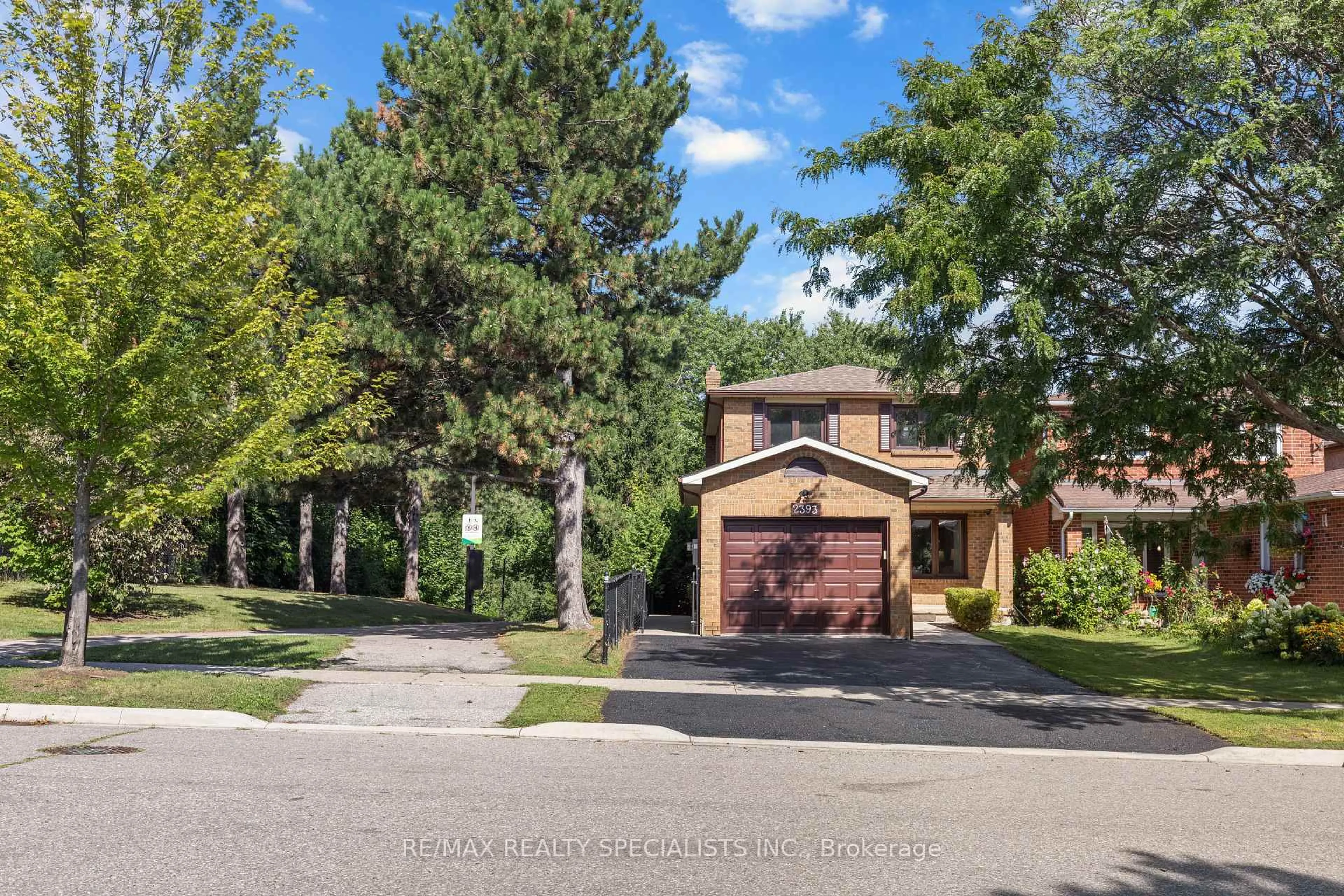 Home with brick exterior material, street for 2393 Hargood Pl, Mississauga Ontario L5M 3G2