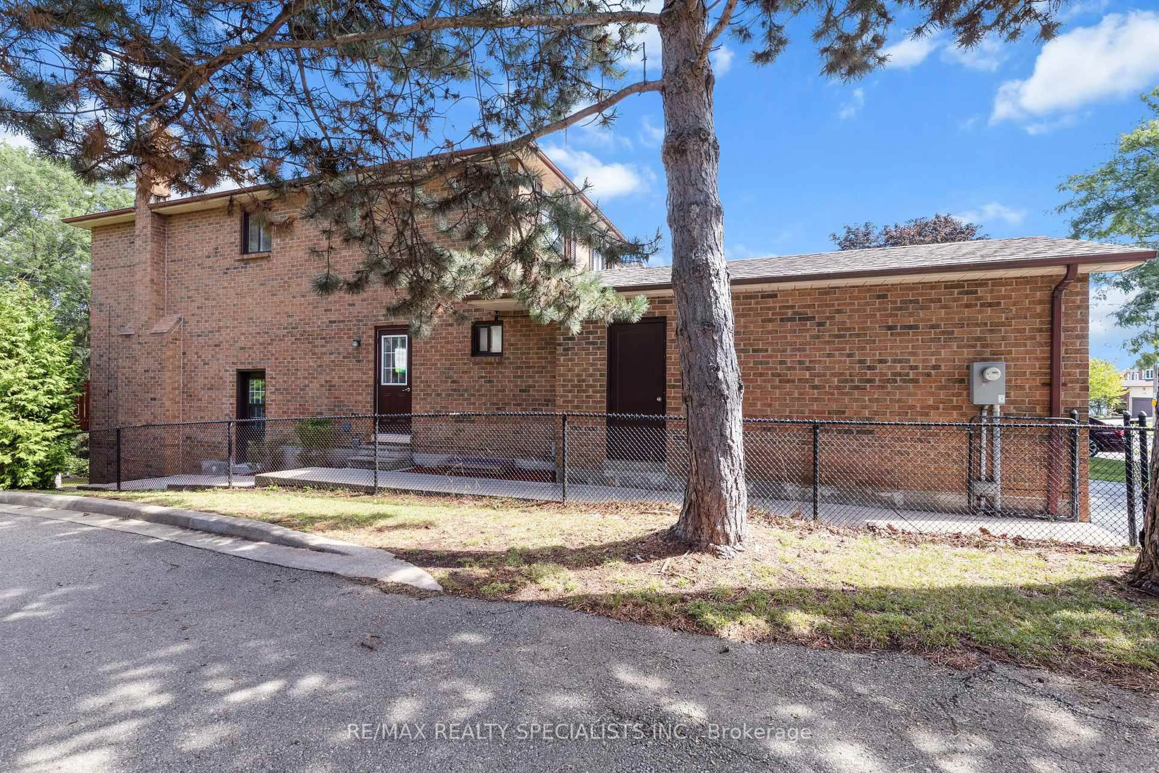 Home with brick exterior material, street for 2393 Hargood Pl, Mississauga Ontario L5M 3G2