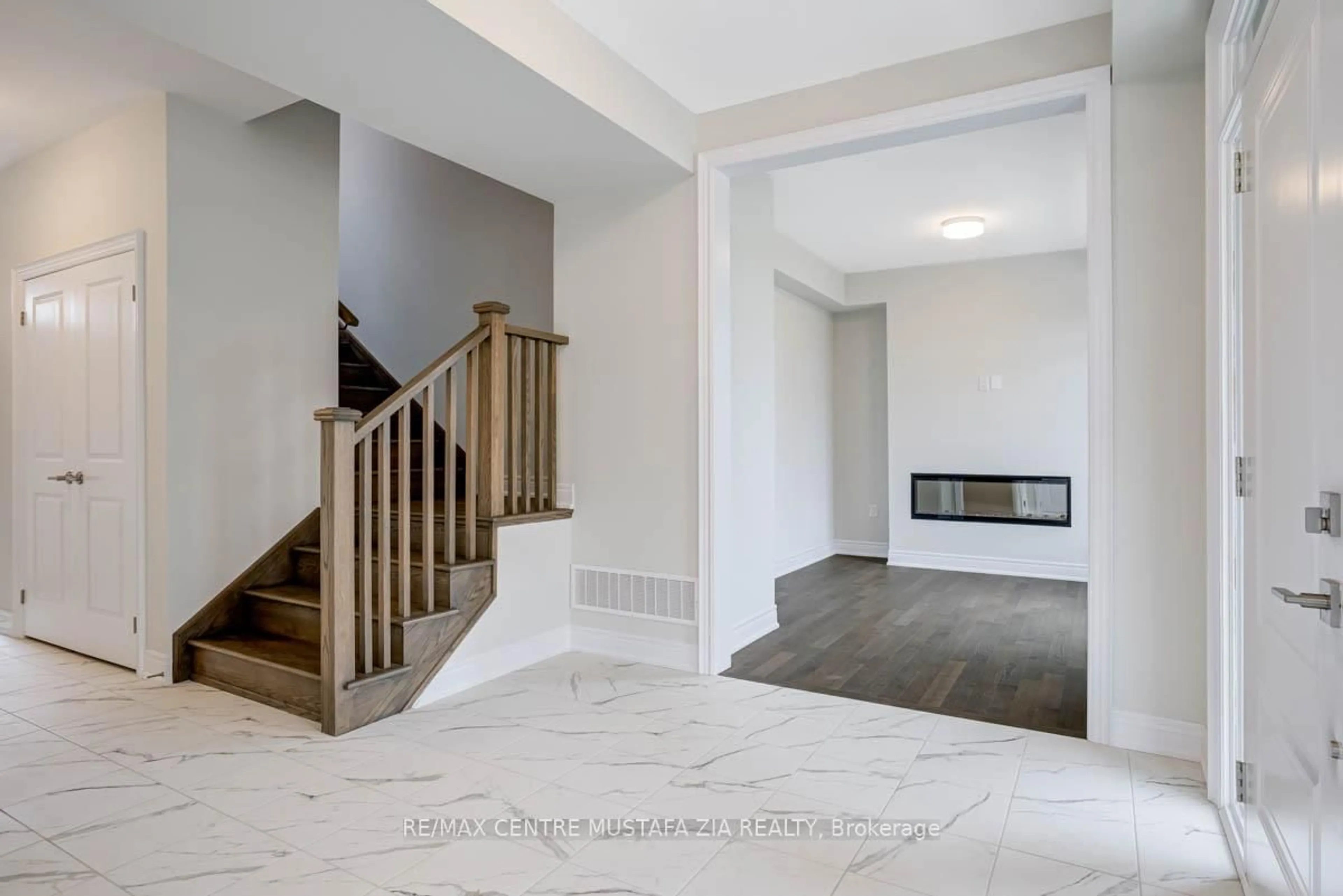 Unknown for 2717 WestOak Trails Blvd, Oakville Ontario L6M 4T7