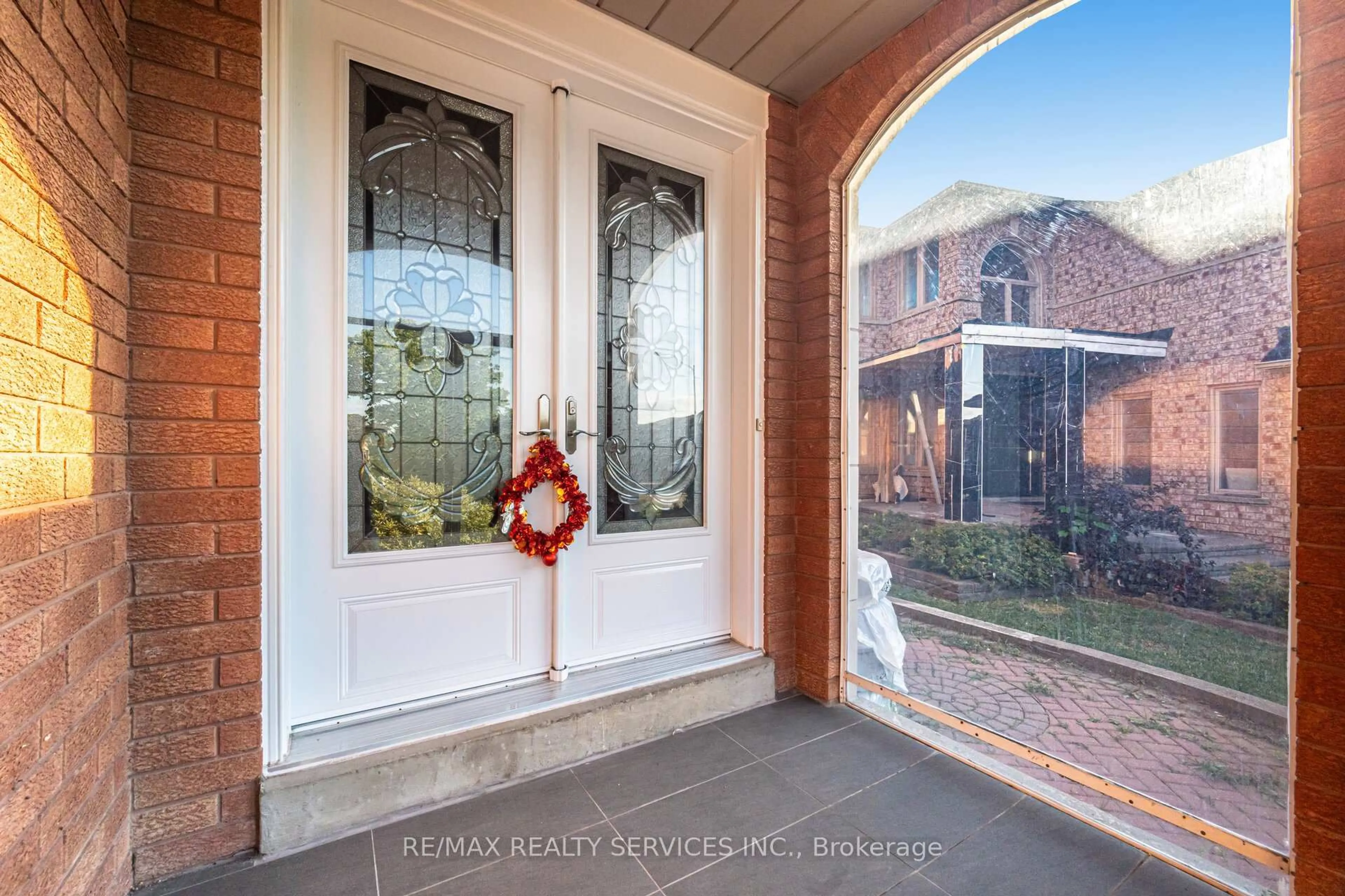 Indoor entryway for 59 Hullen Cres, Toronto Ontario M9W 7B9
