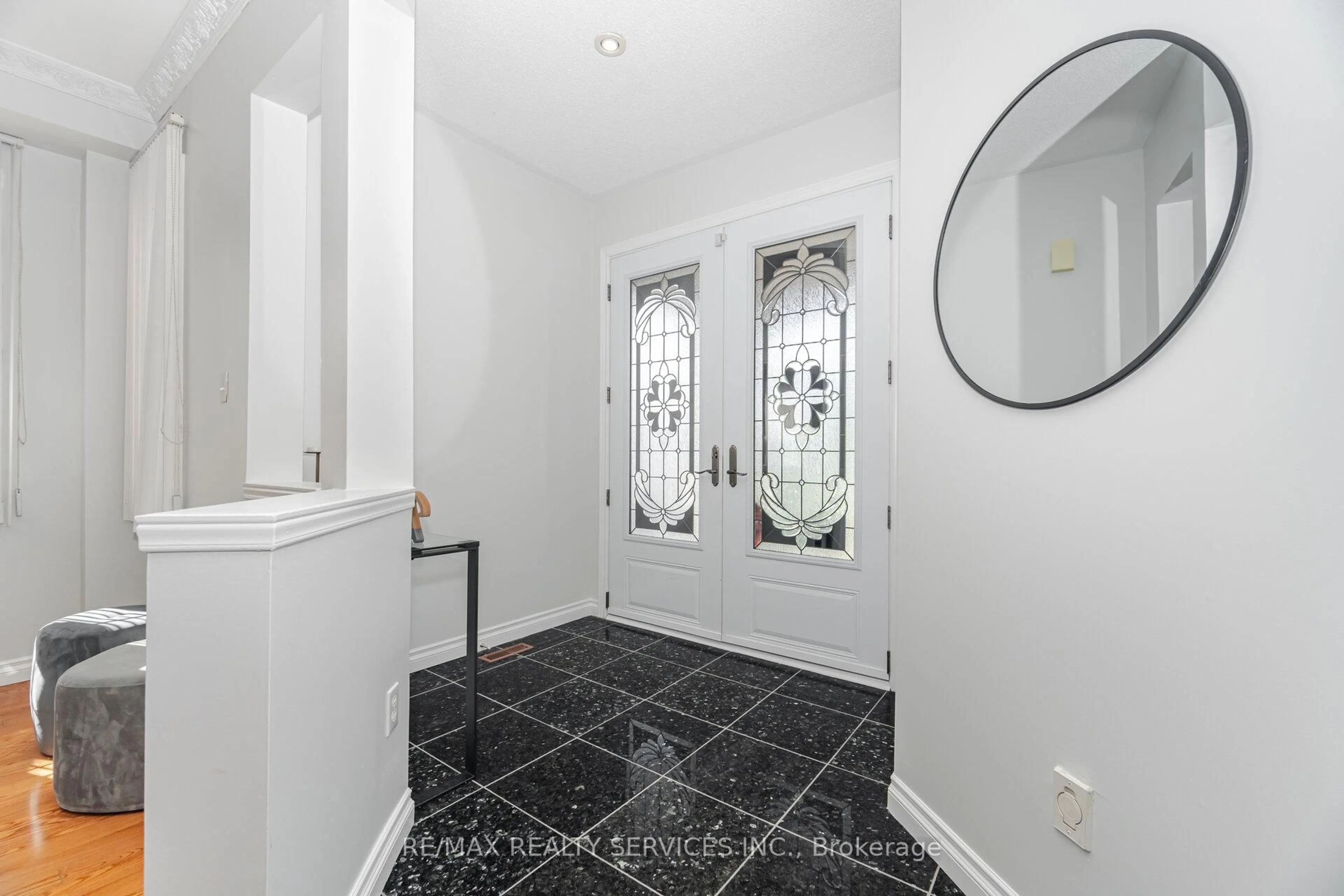 Indoor entryway for 59 Hullen Cres, Toronto Ontario M9W 7B9