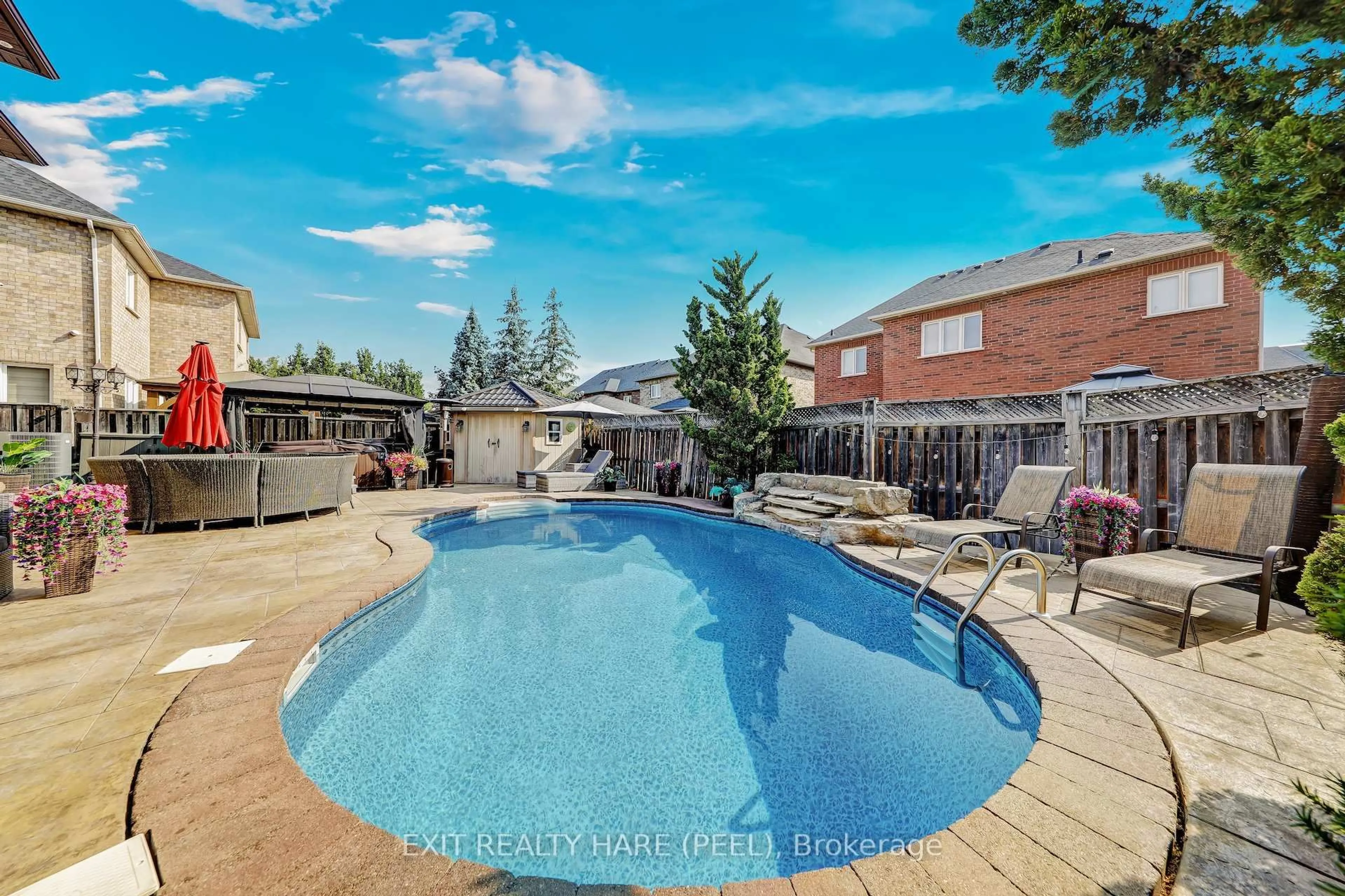 Pool for 23 Fontainebleu Rd, Brampton Ontario L6P 1Z1
