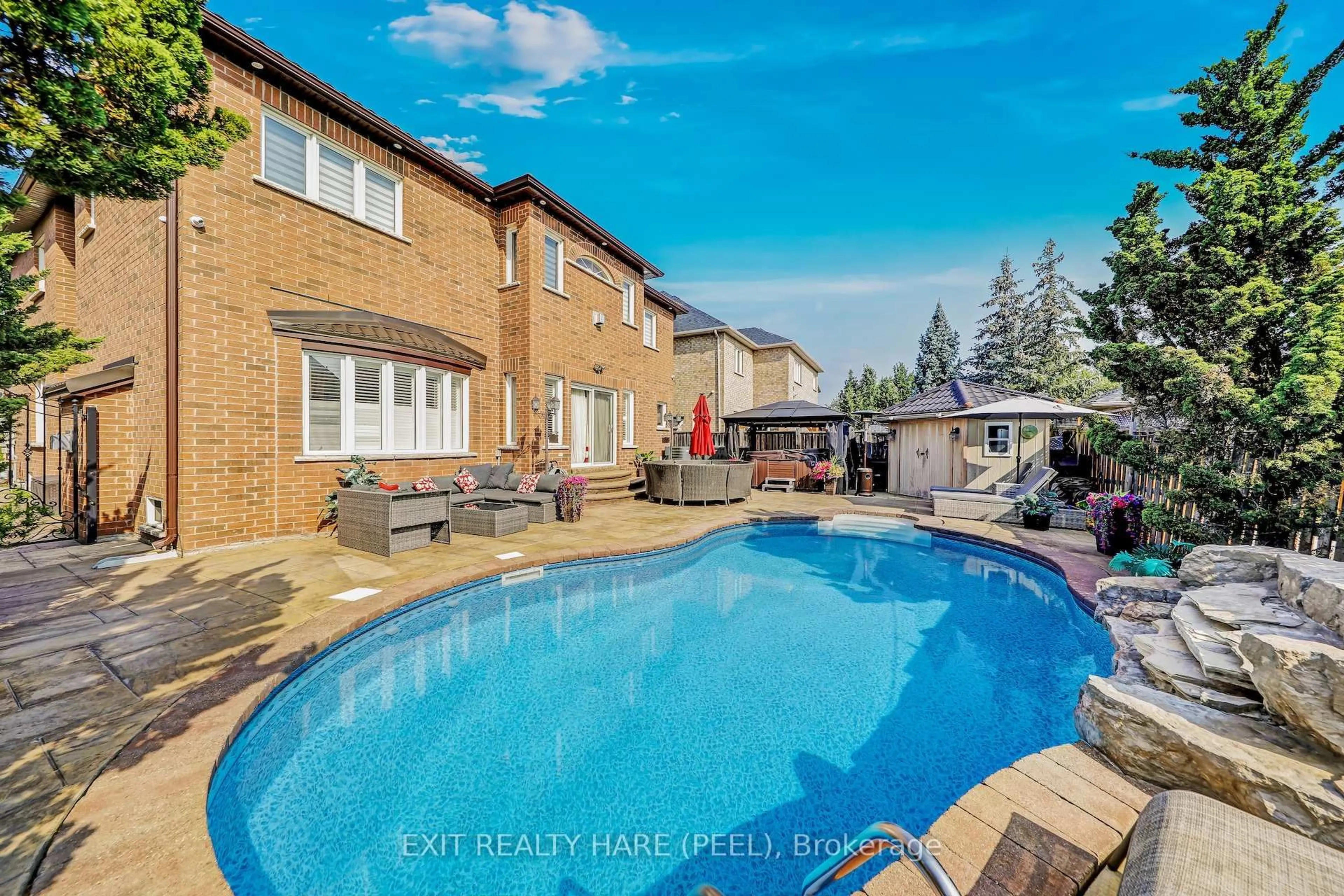 Pool for 23 Fontainebleu Rd, Brampton Ontario L6P 1Z1