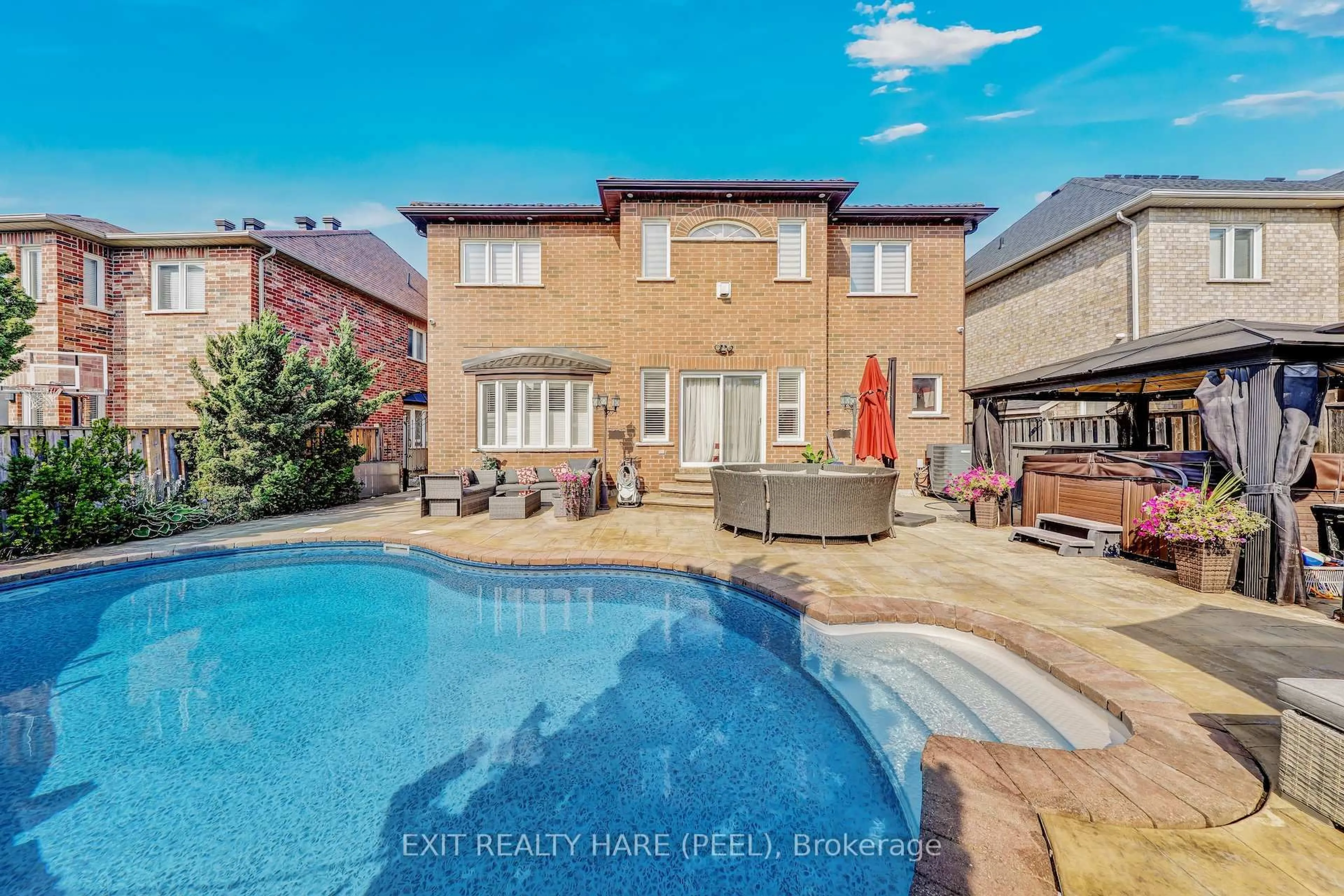 Pool for 23 Fontainebleu Rd, Brampton Ontario L6P 1Z1