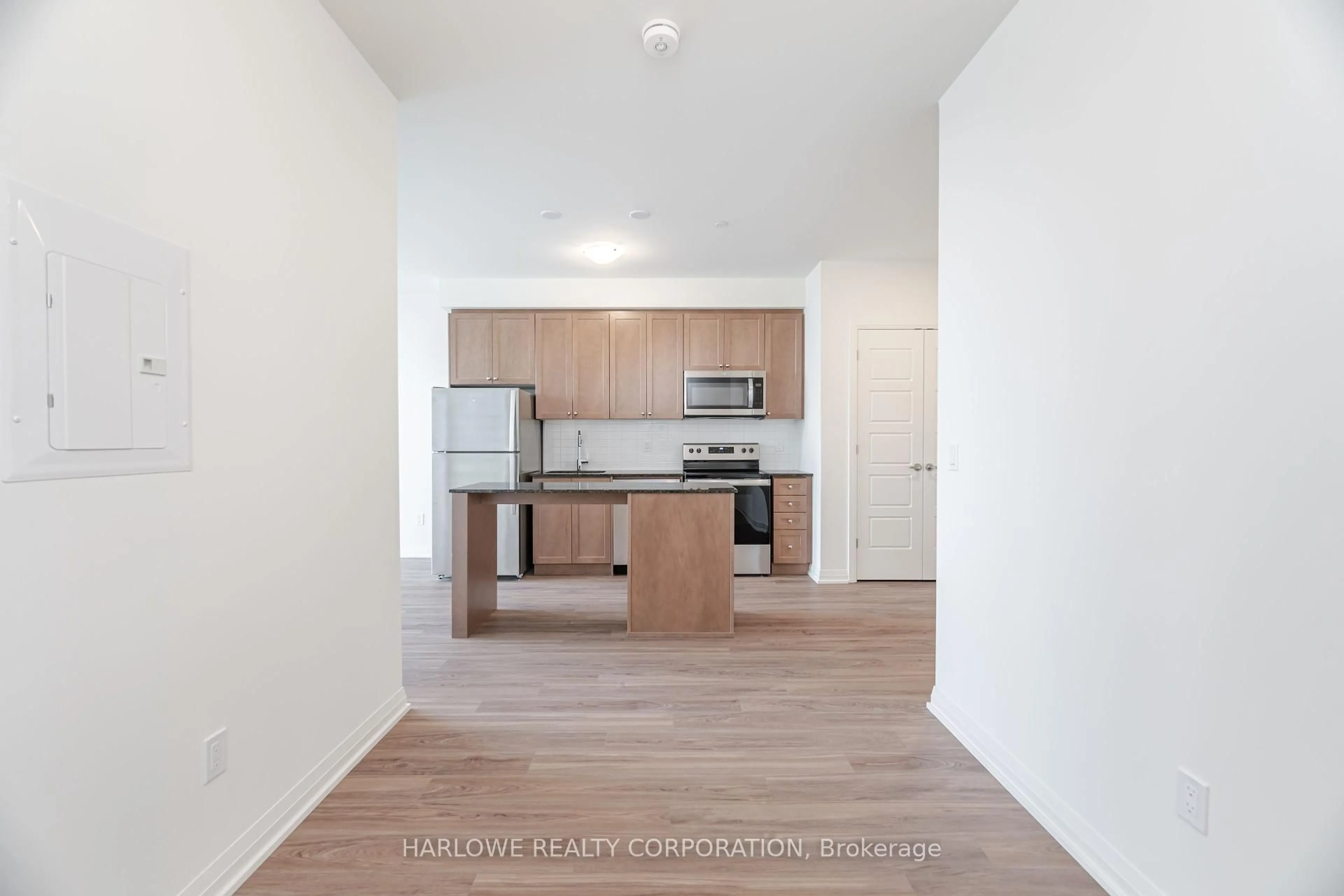 Standard kitchen, unknown for 3006 William Cutmore Blvd #613, Oakville Ontario L6H 8A4