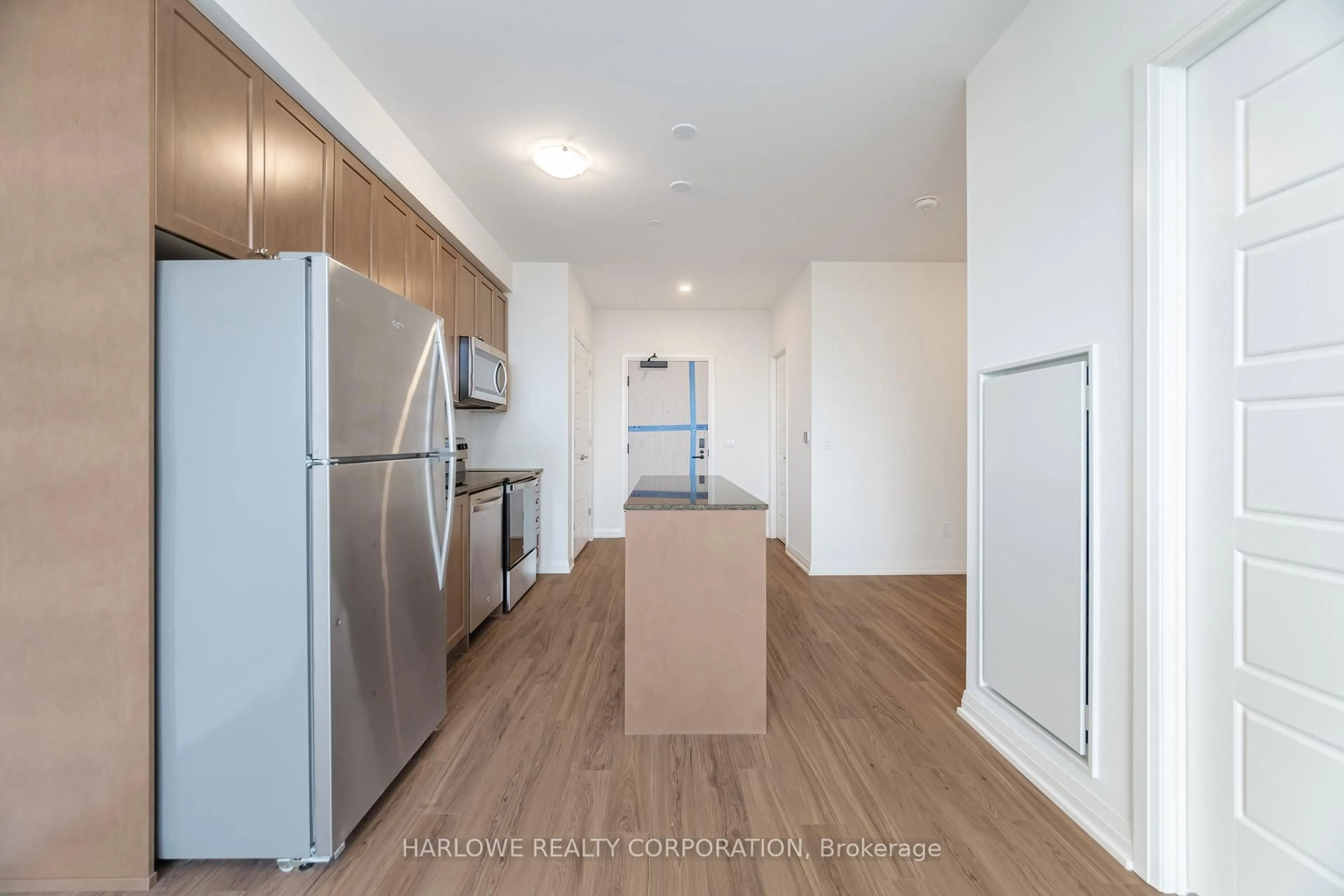 Standard kitchen, unknown for 3006 William Cutmore Blvd #613, Oakville Ontario L6H 8A4