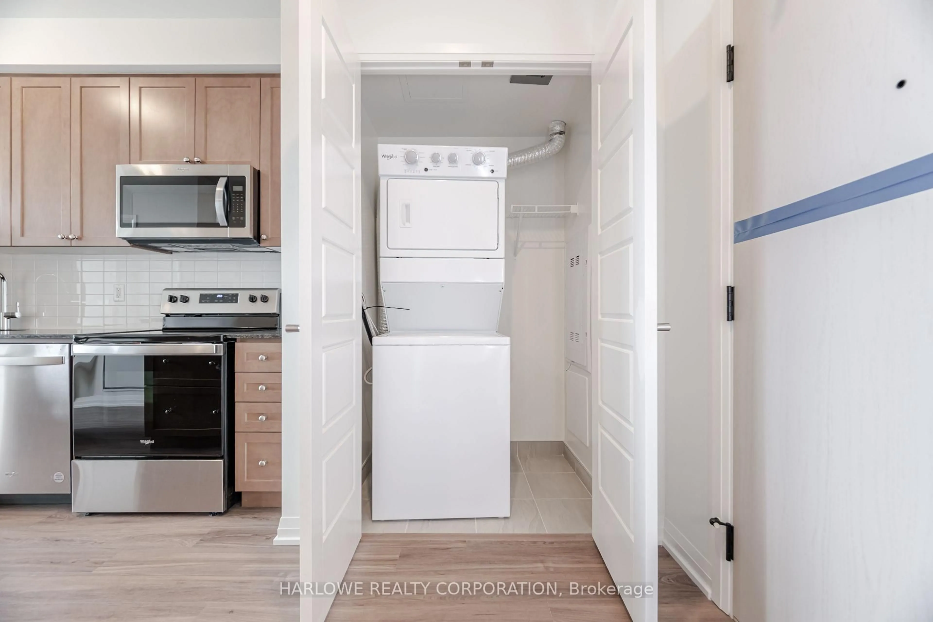 Standard kitchen, unknown for 3006 William Cutmore Blvd #613, Oakville Ontario L6H 8A4