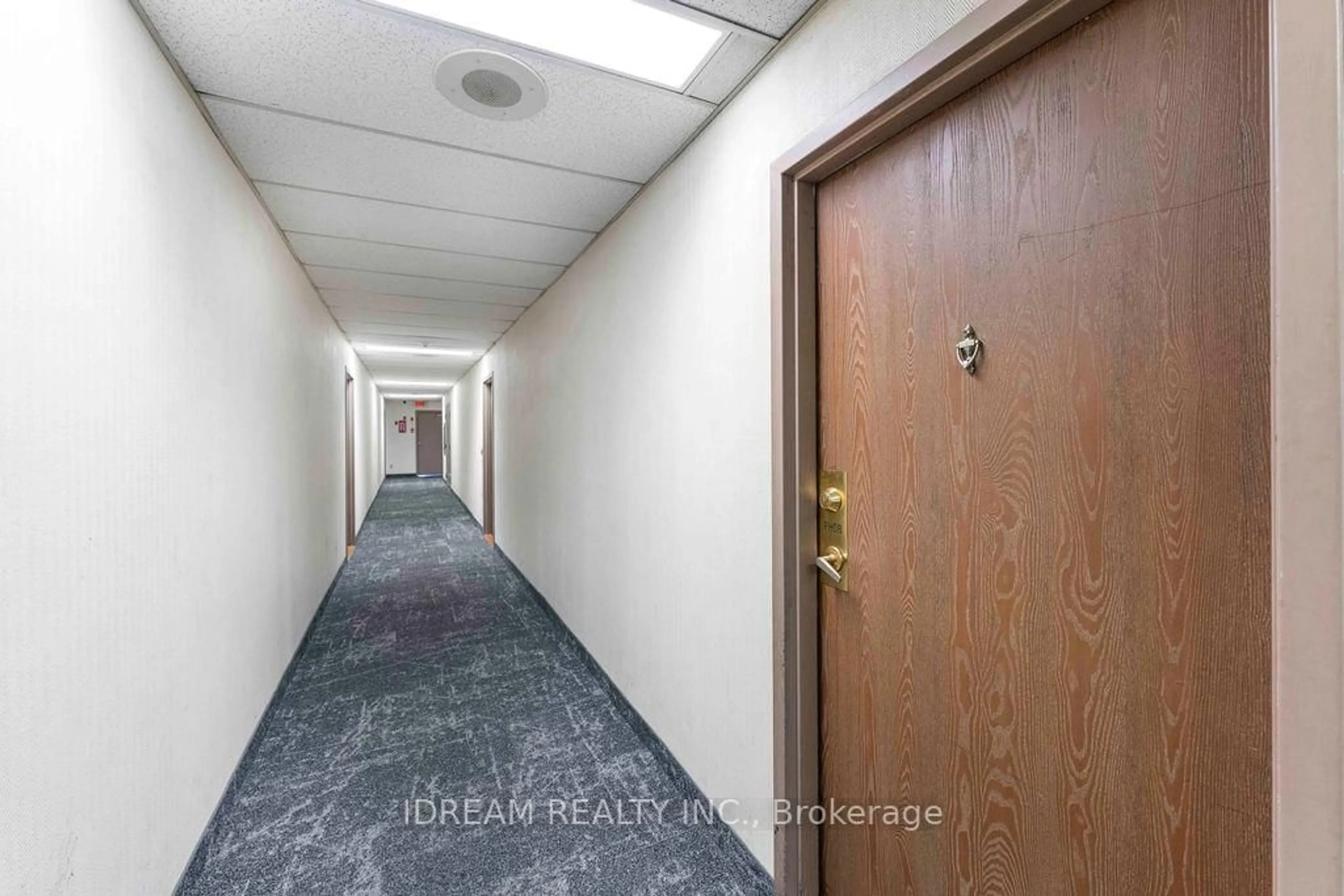 Indoor foyer for 25 Agnes St #1208, Mississauga Ontario L5B 3X7