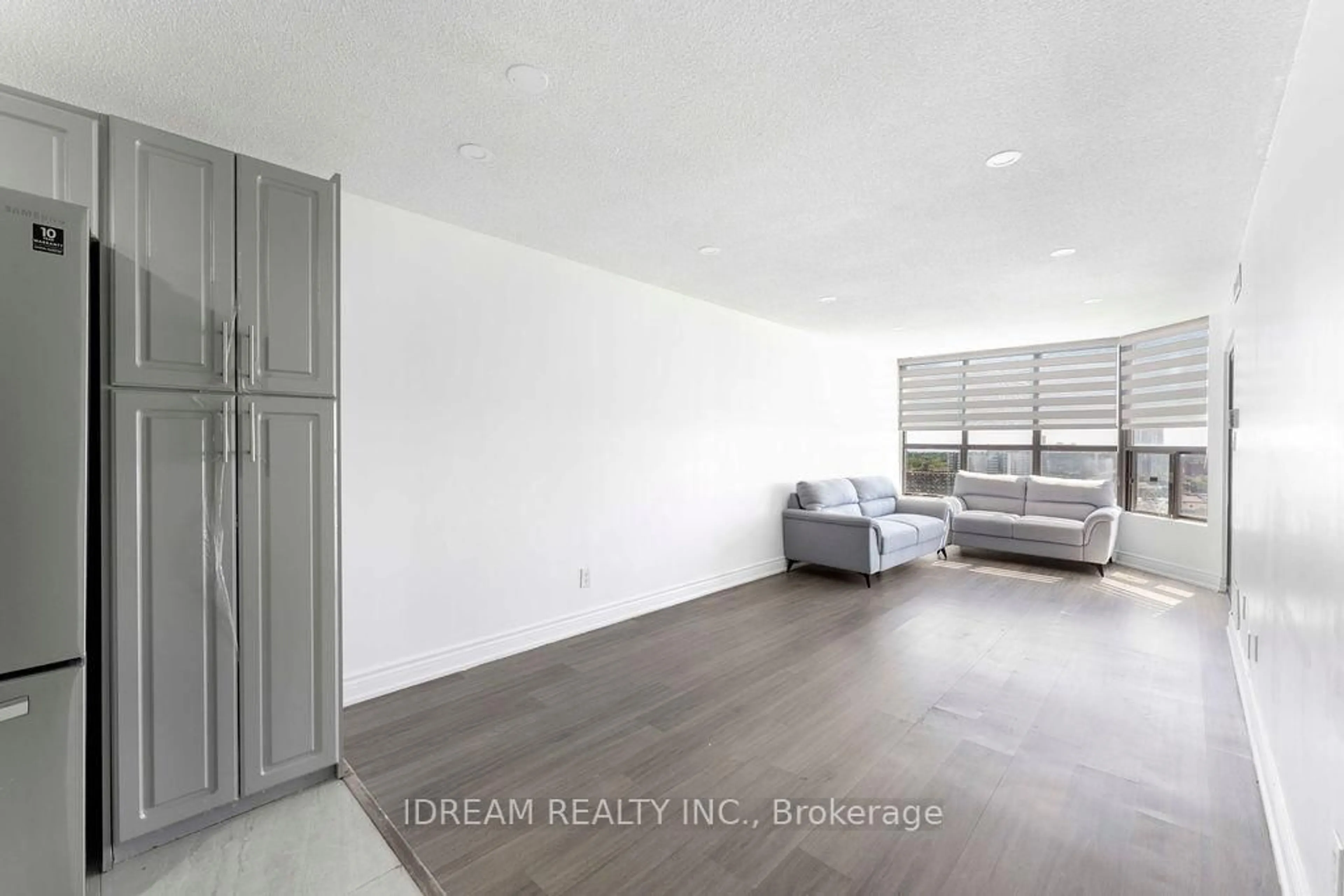 A pic of a room for 25 Agnes St #1208, Mississauga Ontario L5B 3X7