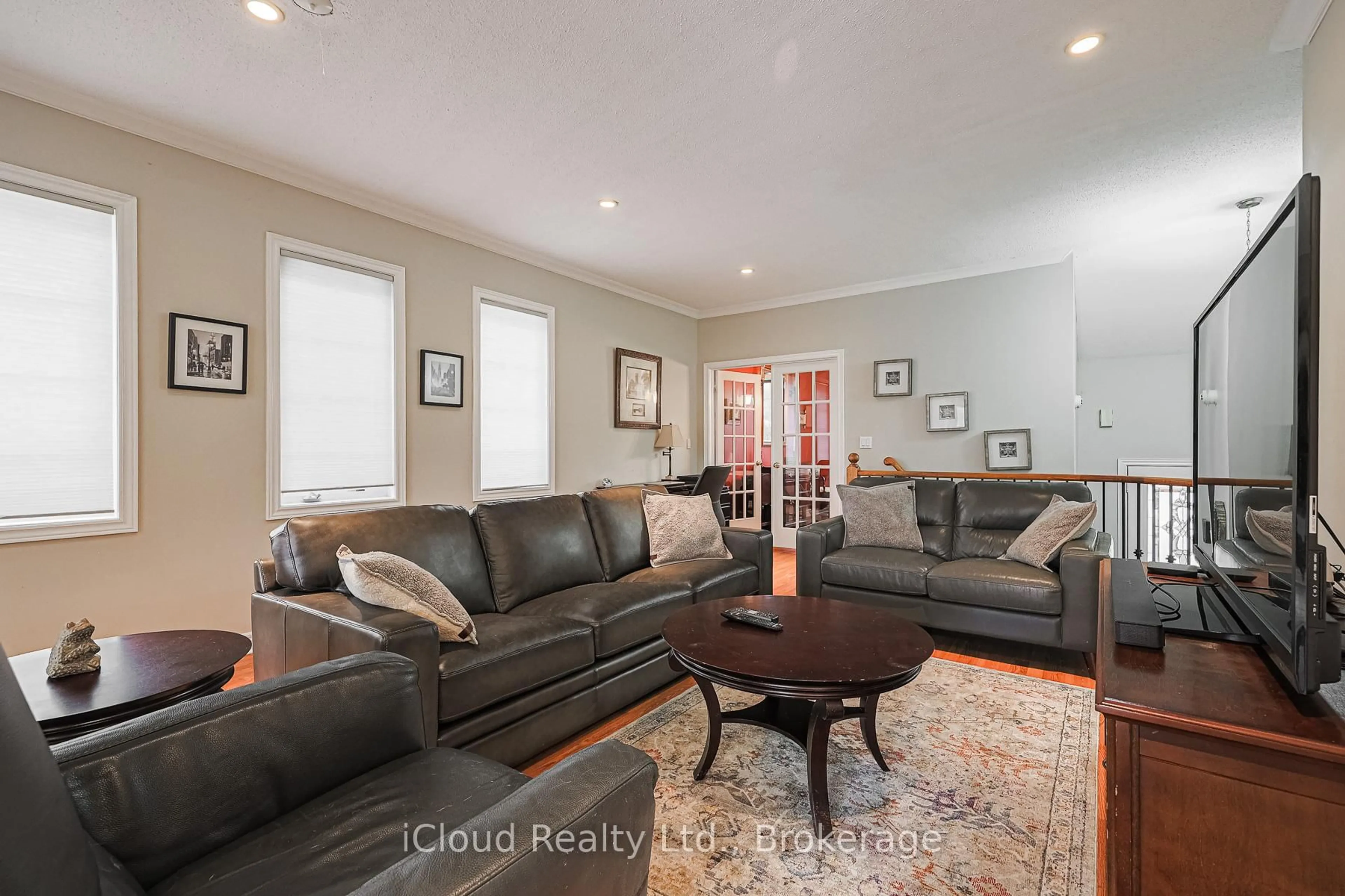 Living room with furniture, unknown for 48 Donwoods Crt, Brampton Ontario L6P 1T7
