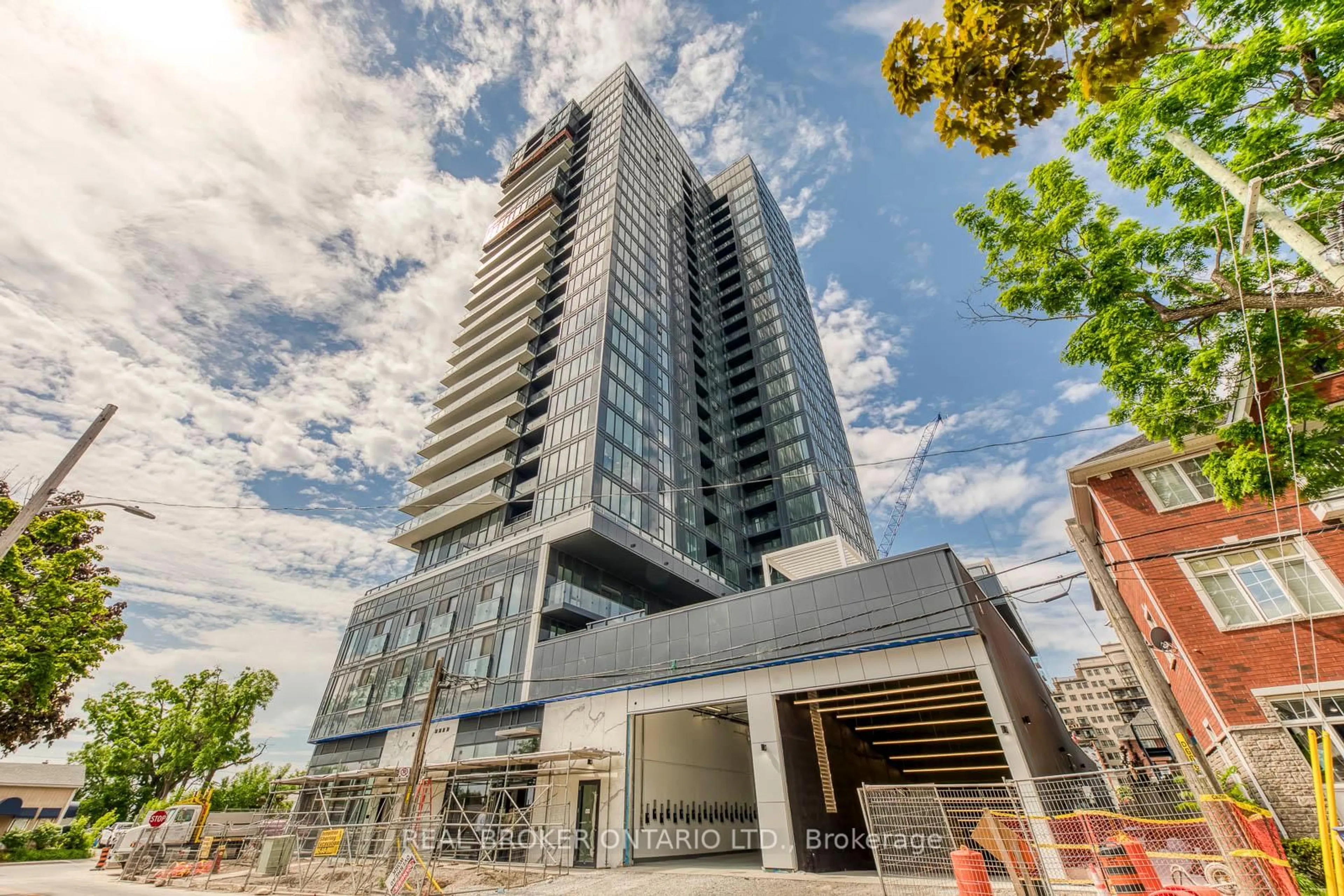 Indoor foyer for 370 Martha St #303, Burlington Ontario L7R 0G9