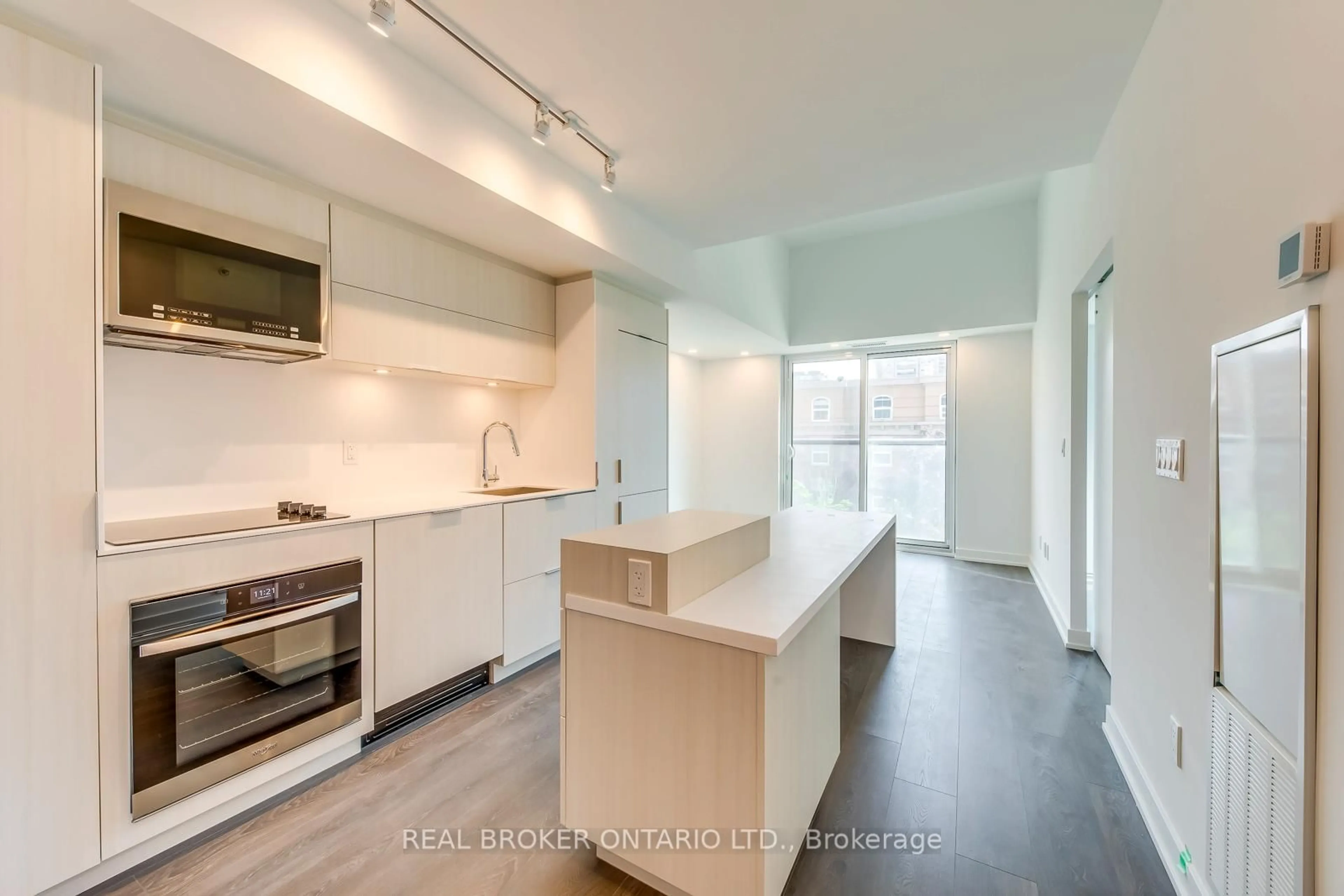 Unknown for 370 Martha St #303, Burlington Ontario L7R 0G9