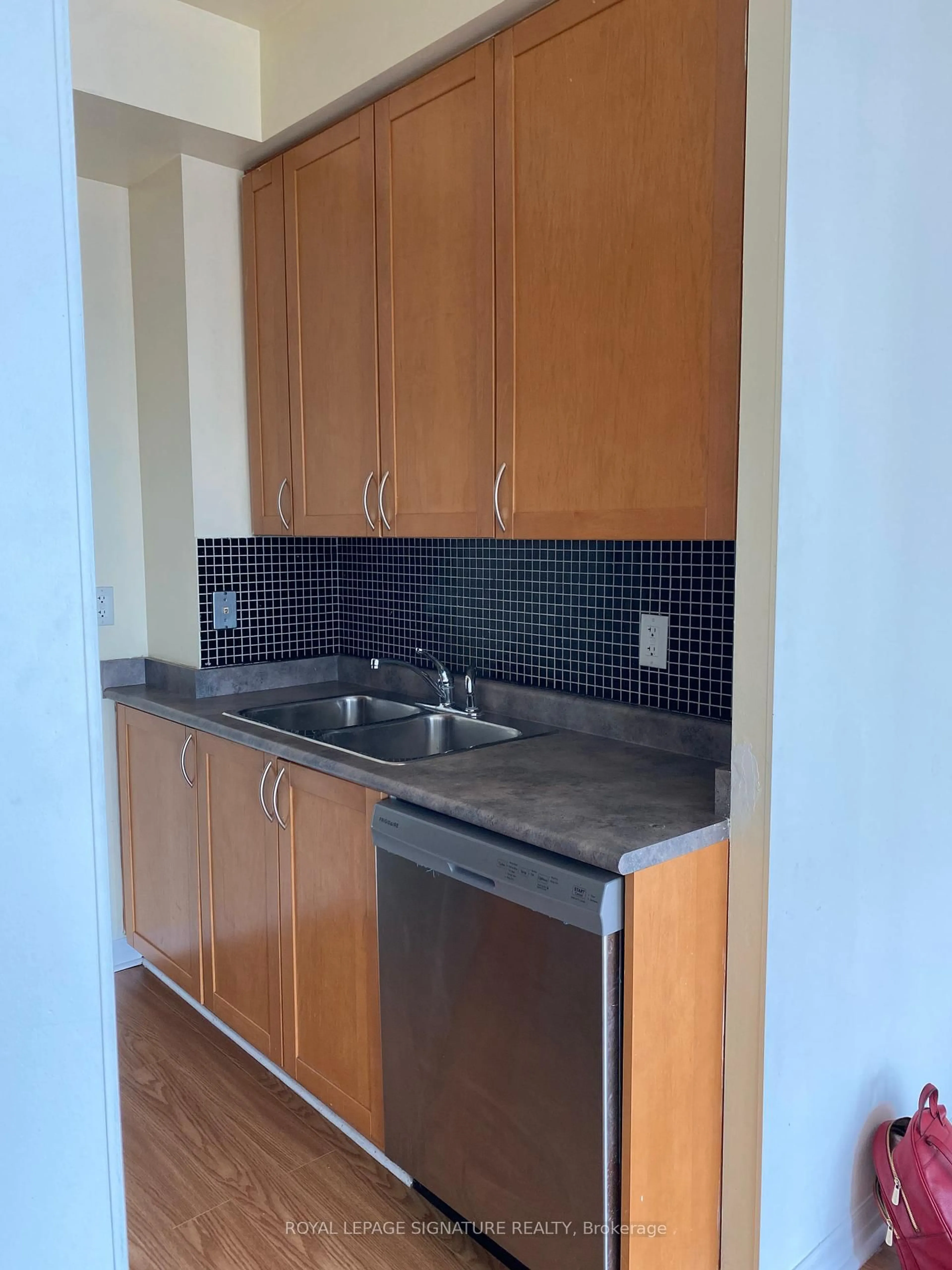 Standard kitchen, unknown for 3939 Duke Of York Blvd #2607, Mississauga Ontario L5B 4N2