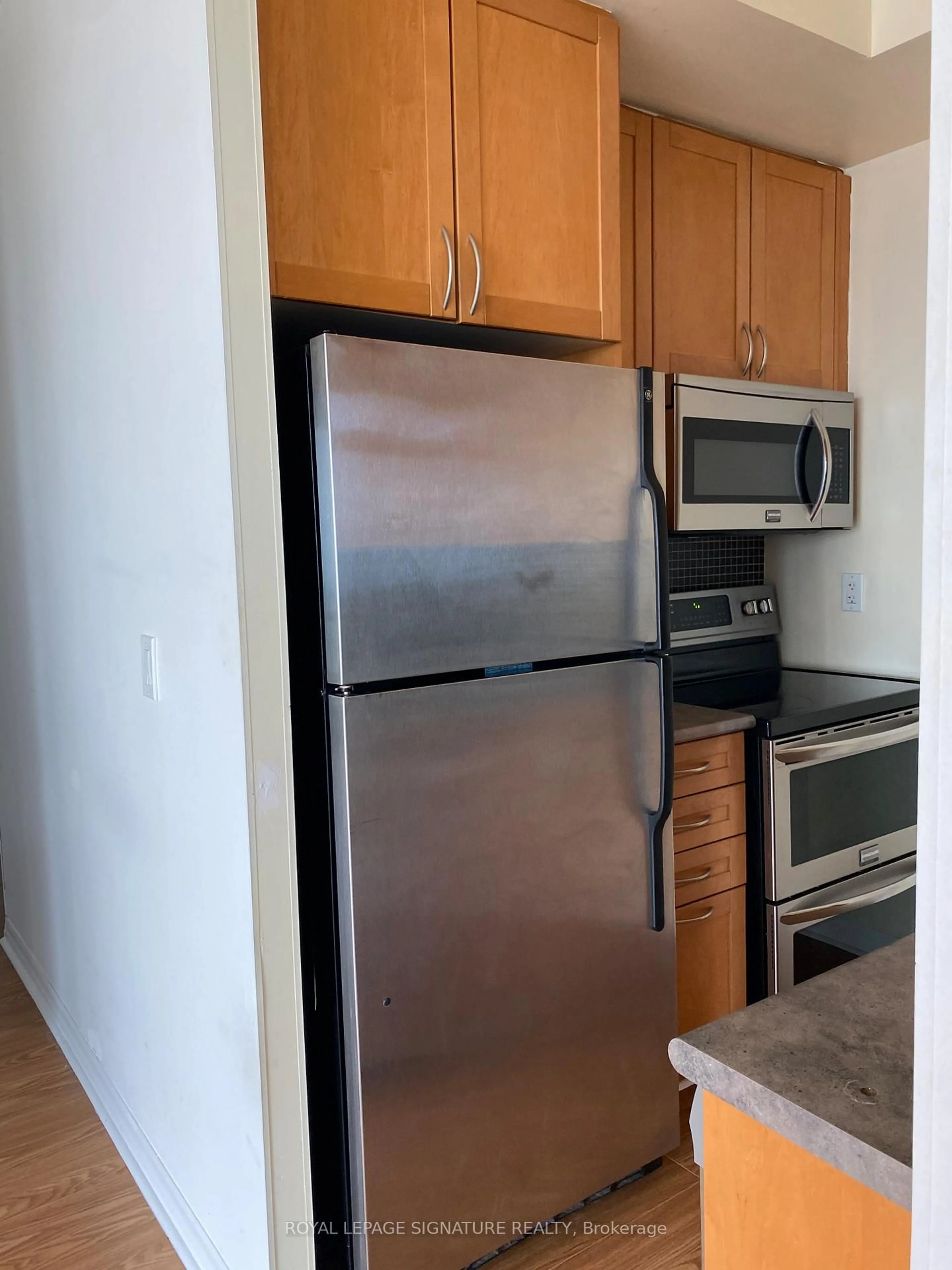 Standard kitchen, unknown for 3939 Duke Of York Blvd #2607, Mississauga Ontario L5B 4N2