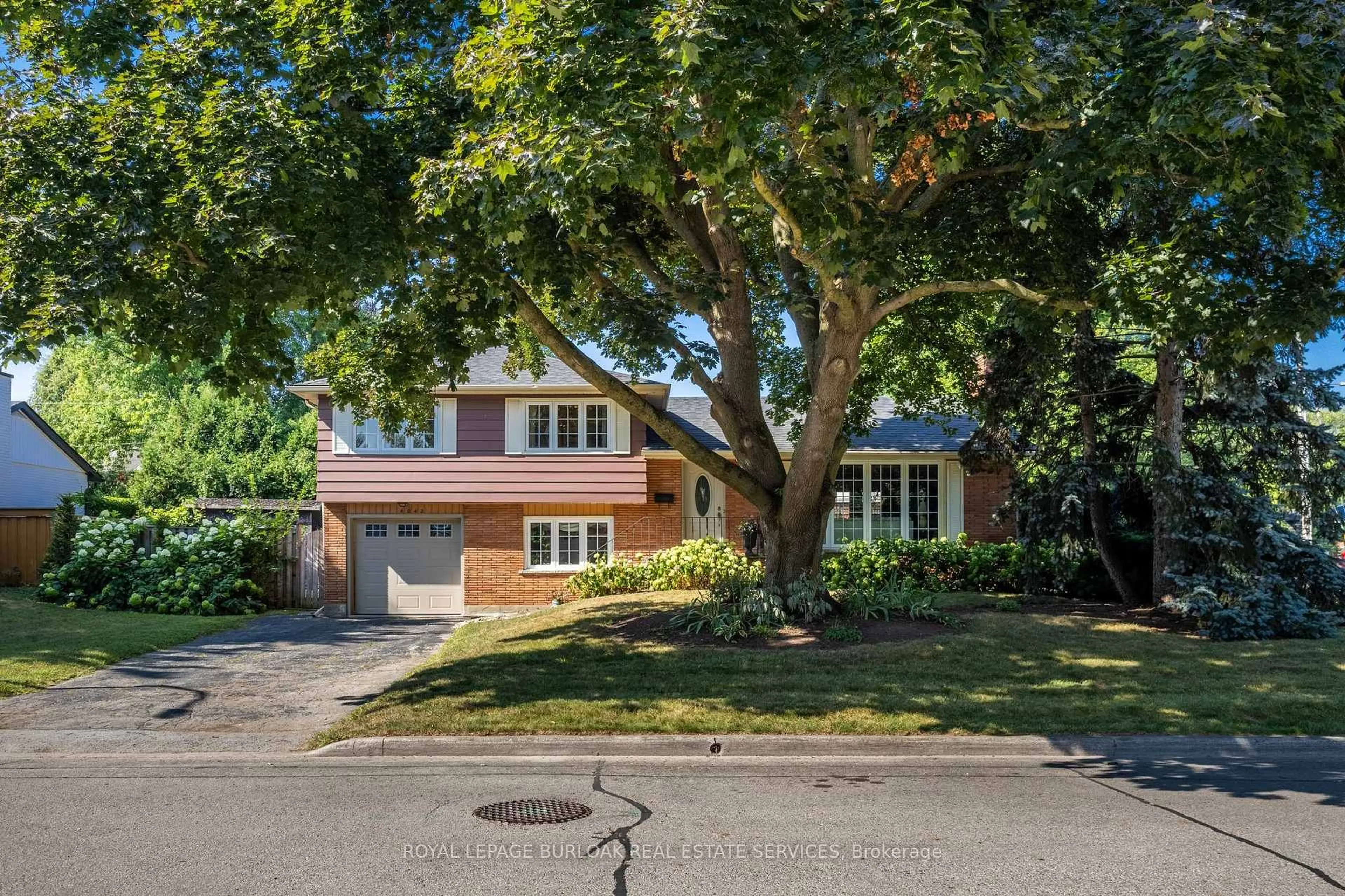 Home with brick exterior material, street for 4042 Melba Lane, Burlington Ontario L7L 2C3