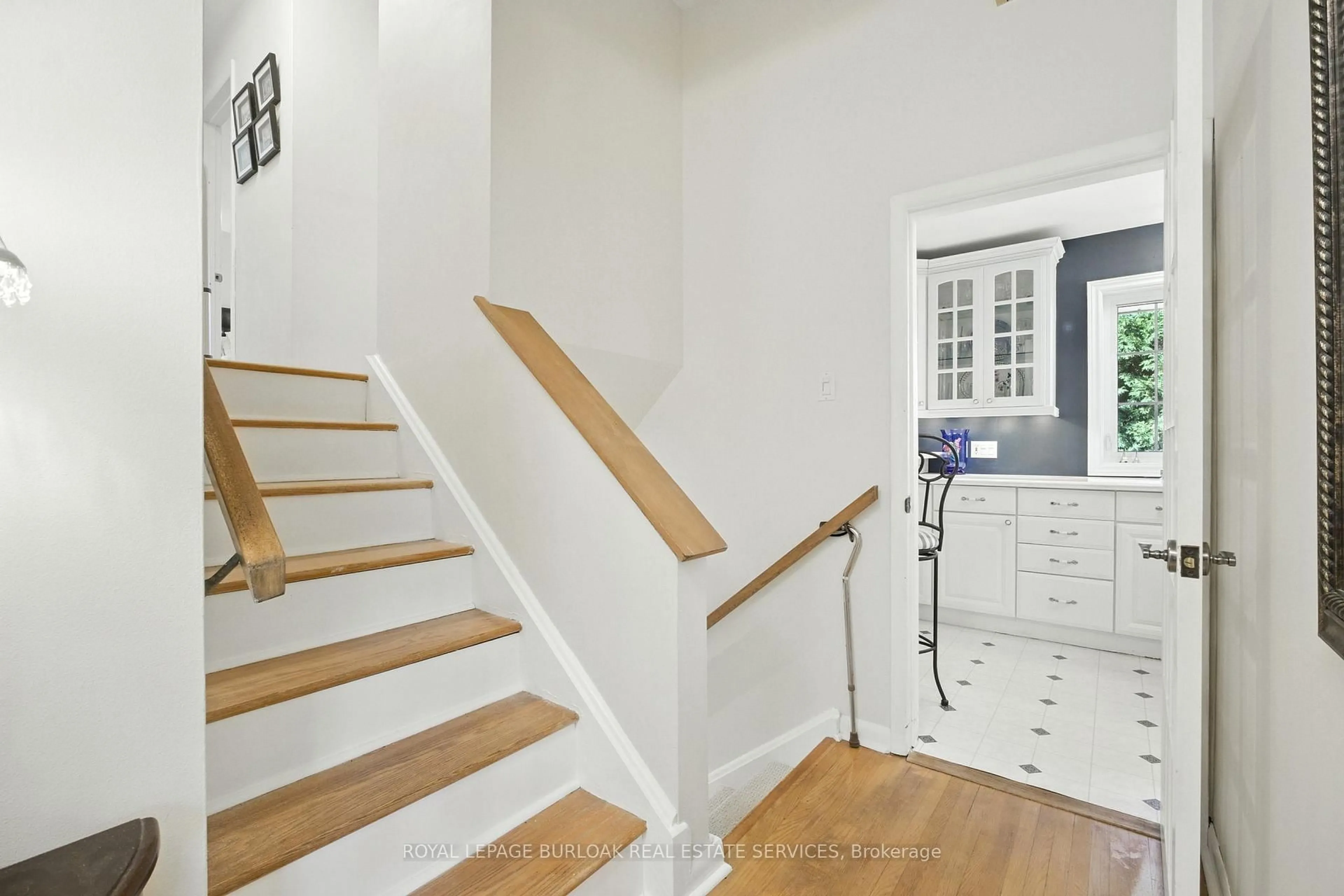 Unknown for 4042 Melba Lane, Burlington Ontario L7L 2C3