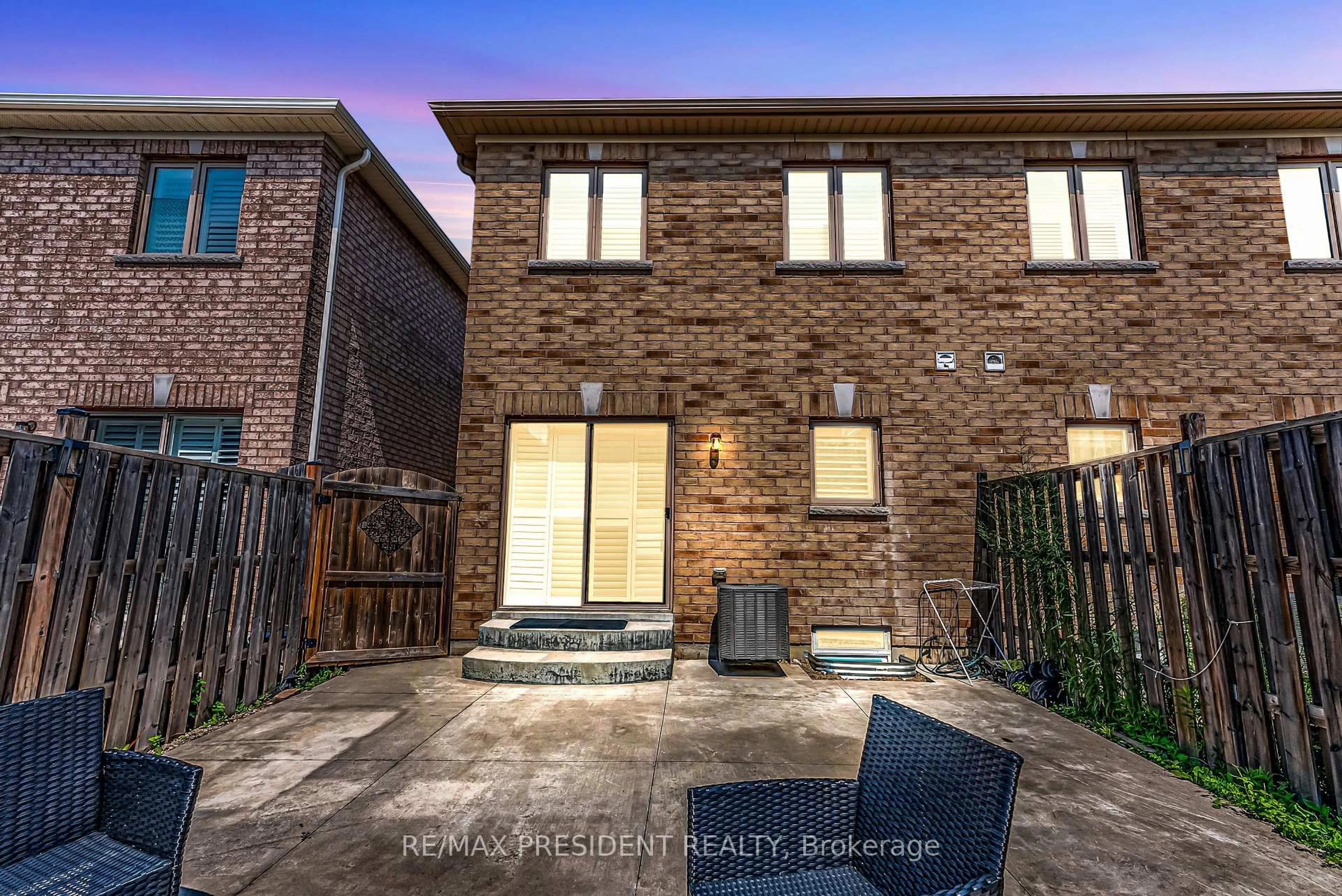 Home with brick exterior material, street for 971 Francine Cres, Mississauga Ontario L5V 0E2