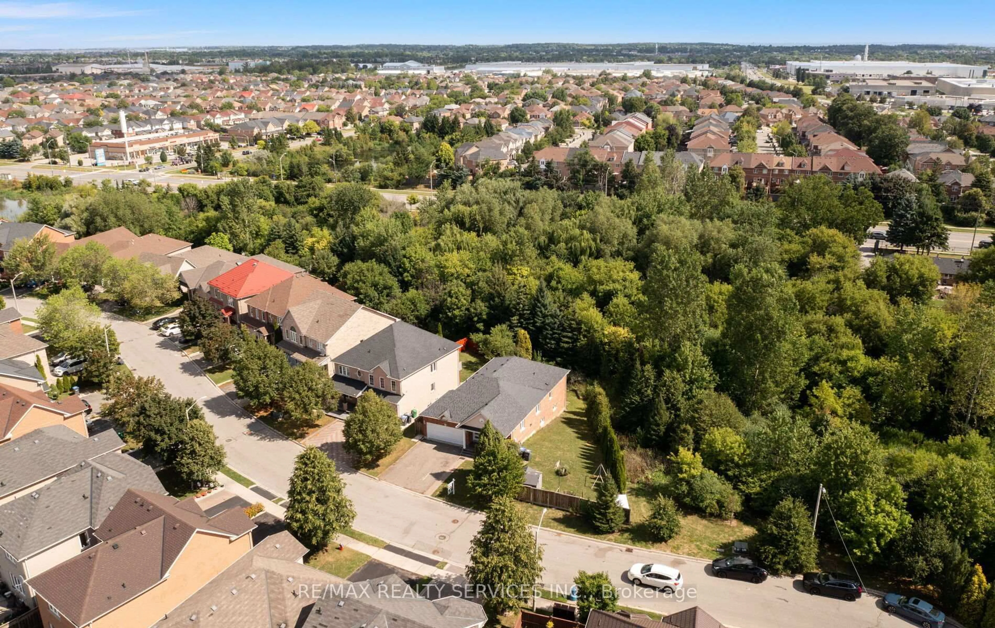 A pic from outside/outdoor area/front of a property/back of a property/a pic from drone, unknown for 47 Echoridge Dr, Brampton Ontario L7A 3K8