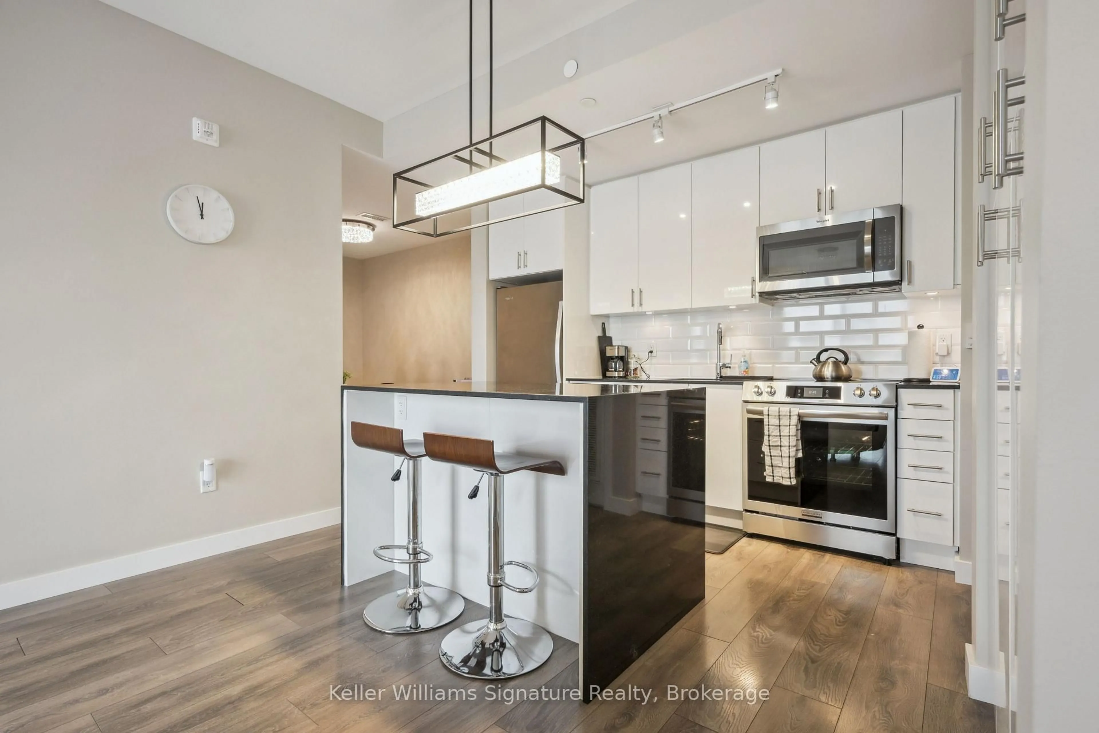 Open concept kitchen, unknown for 168 Sabina Dr #219, Oakville Ontario L6H 0W5