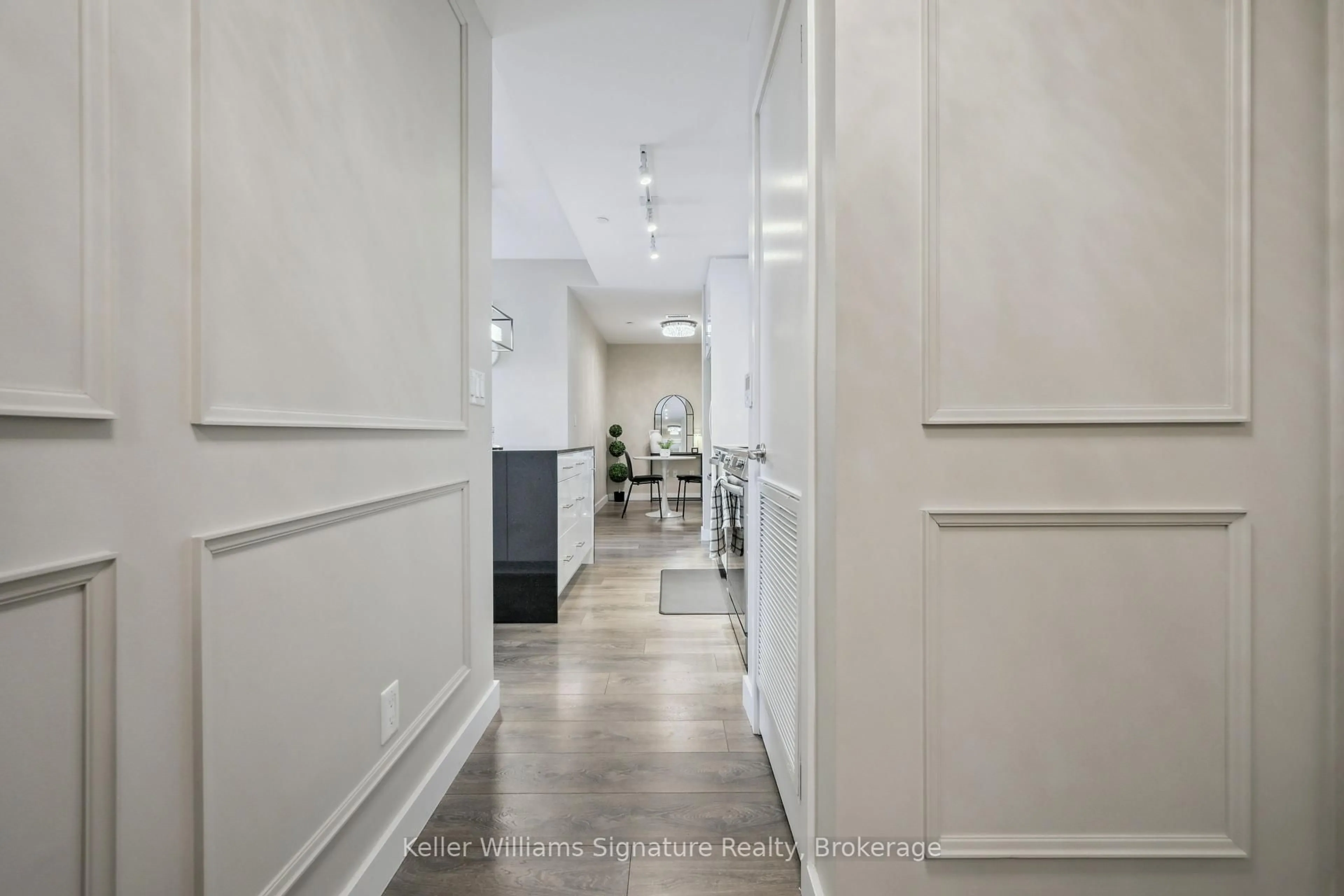 Unknown for 168 Sabina Dr #219, Oakville Ontario L6H 0W5