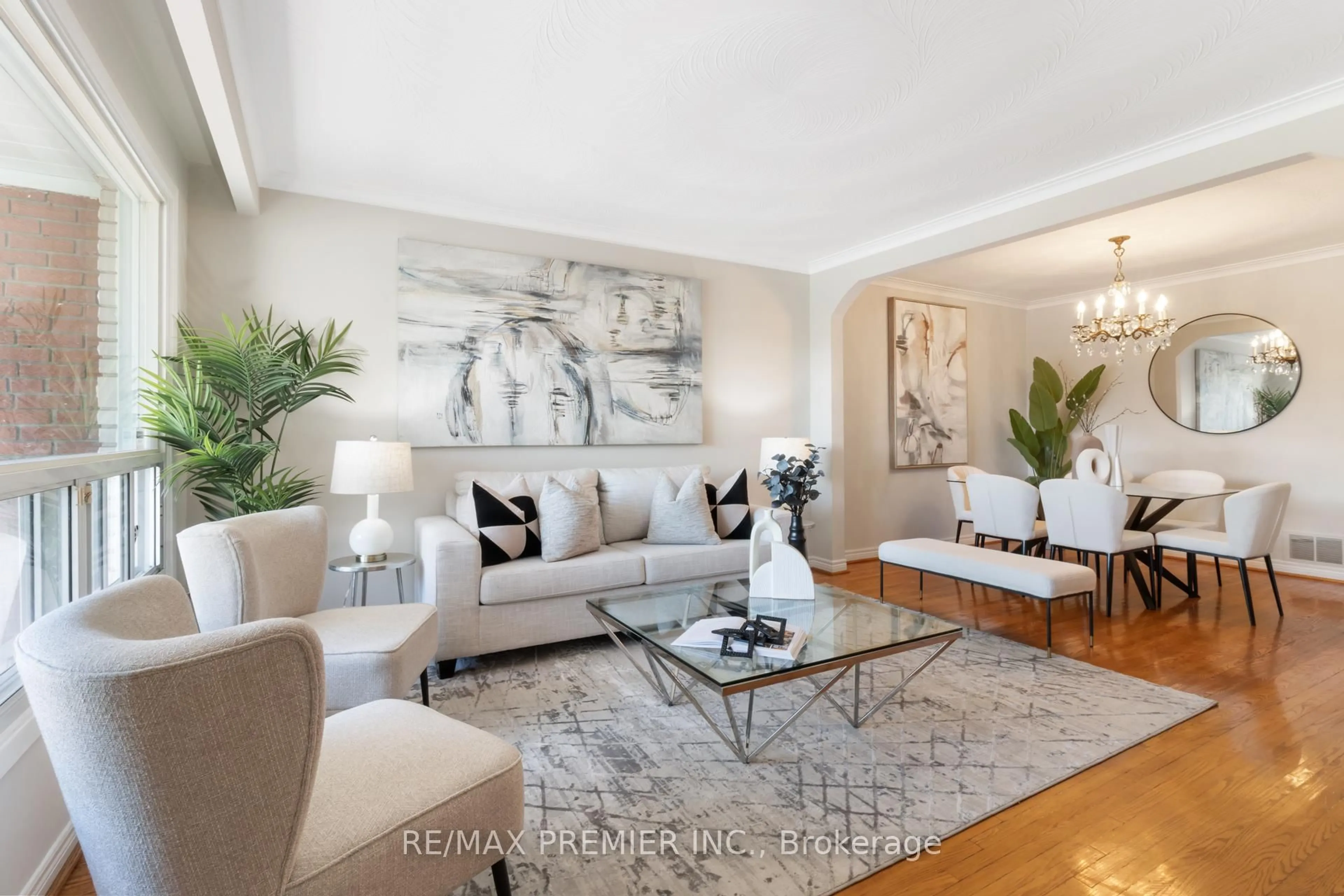 Living room with furniture, unknown for 9 Elana Dr, Toronto Ontario M3N 2C1