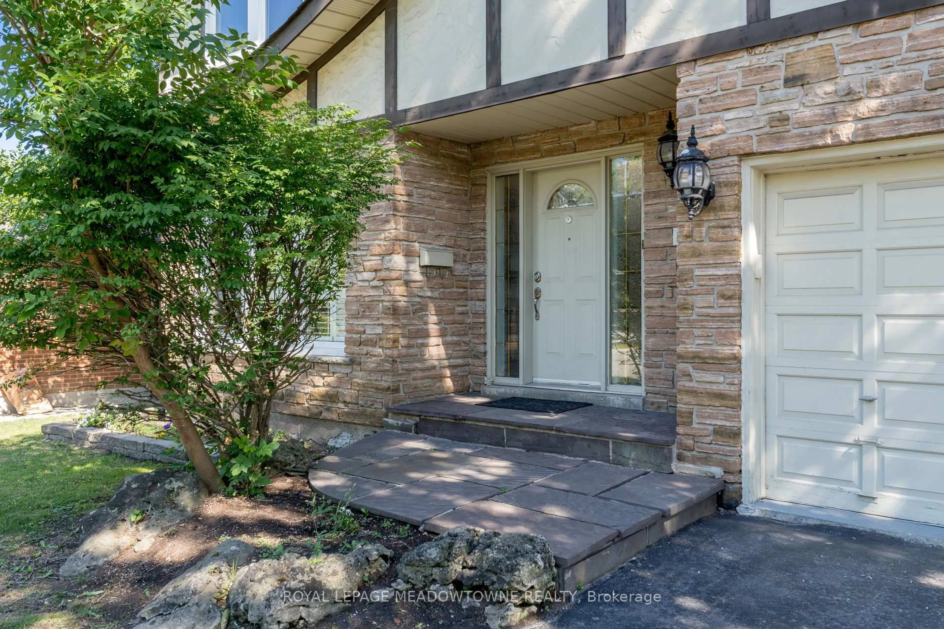 Unknown for 1628 Woodeden Dr, Mississauga Ontario L5H 3S5