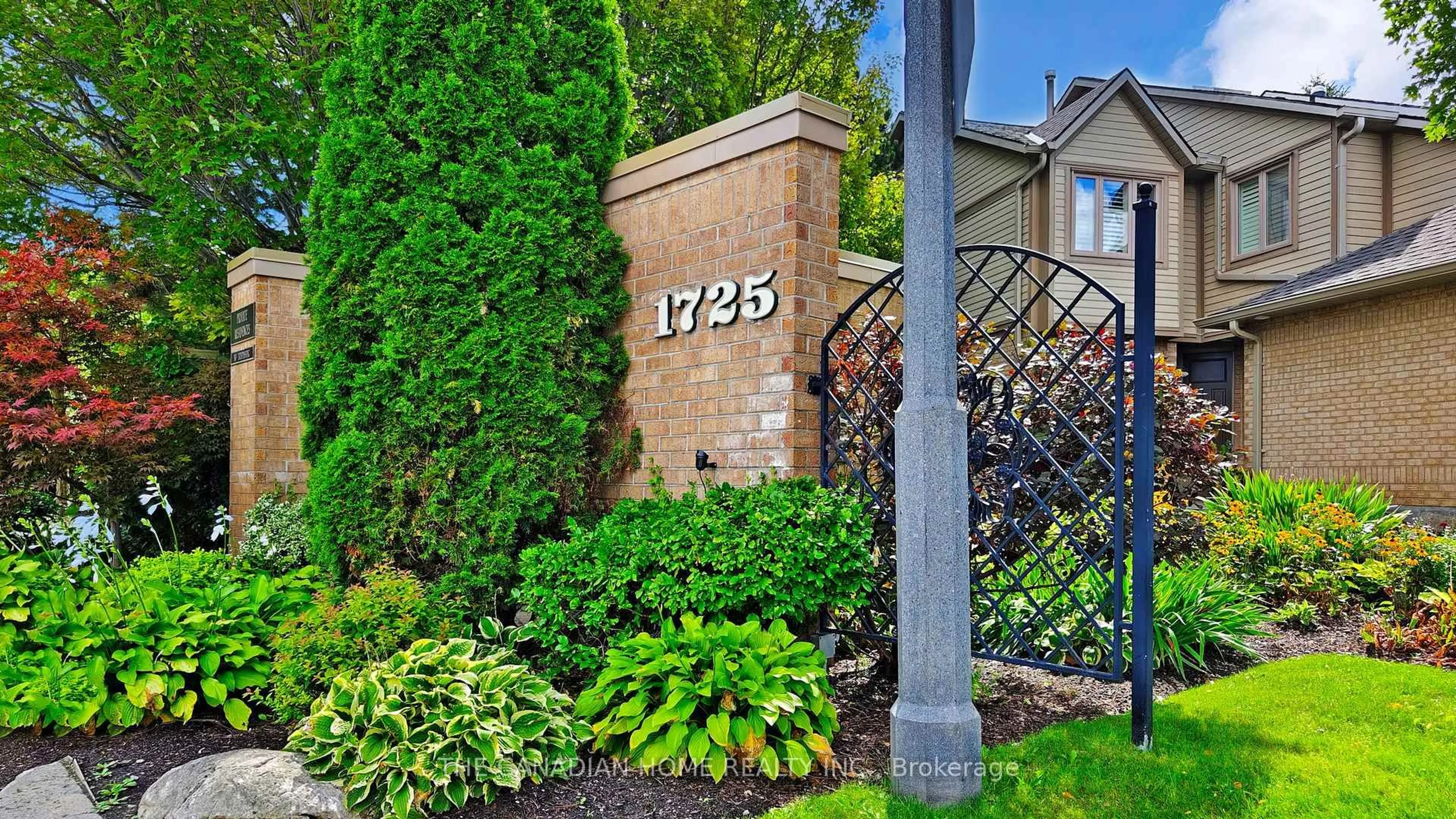 Indoor entryway for 1725 The Chse #52, Mississauga Ontario L5M 4N3