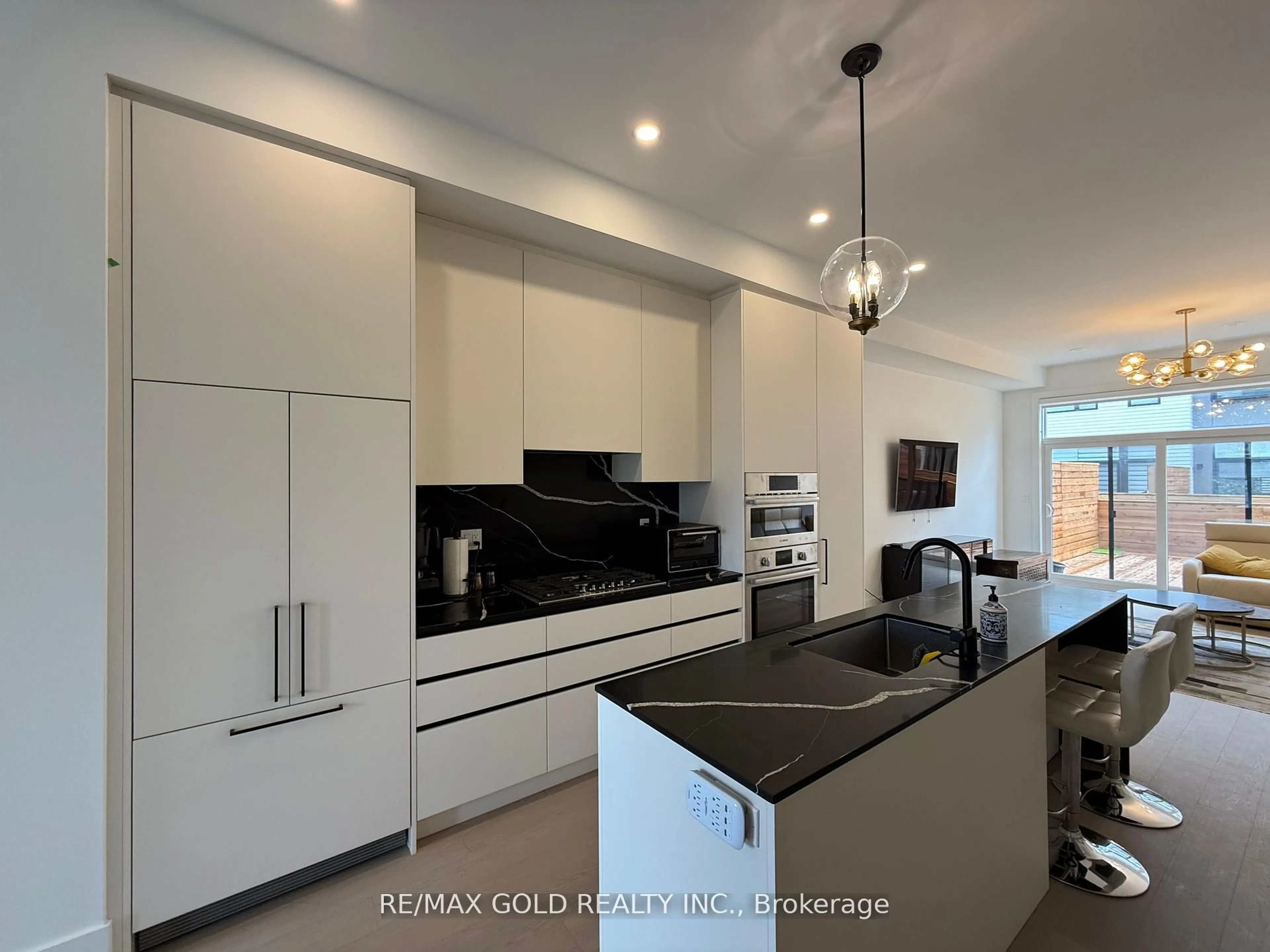 Open concept kitchen, unknown for 80 Coveside Dr #71, Mississauga Ontario L5H 0B2