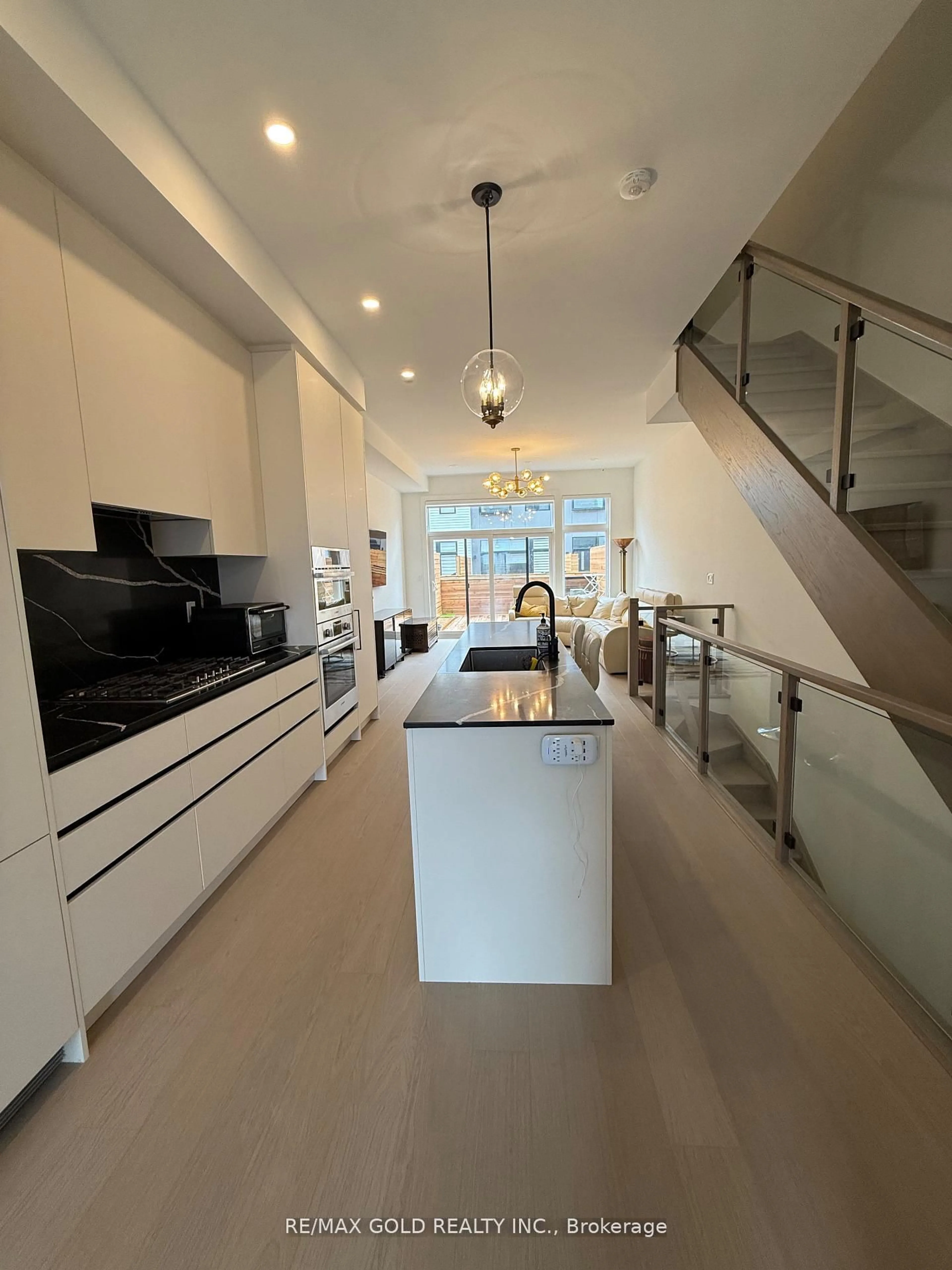 Contemporary kitchen, unknown for 80 Coveside Dr #71, Mississauga Ontario L5H 0B2