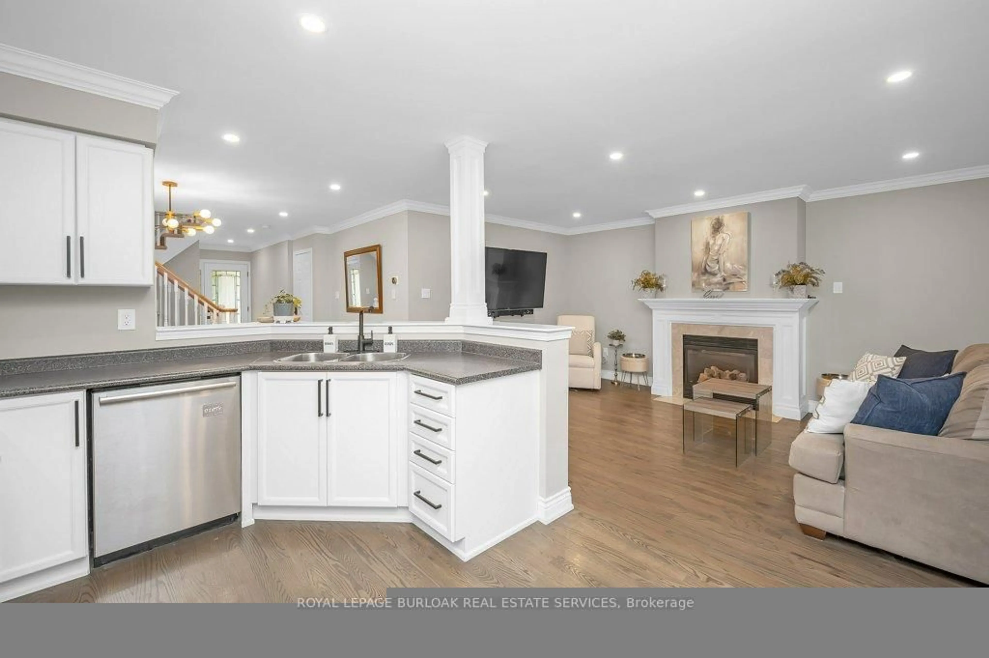 Open concept kitchen, ceramic/tile floor for 2044 Broadleaf Cres, Burlington Ontario L7L 6S4