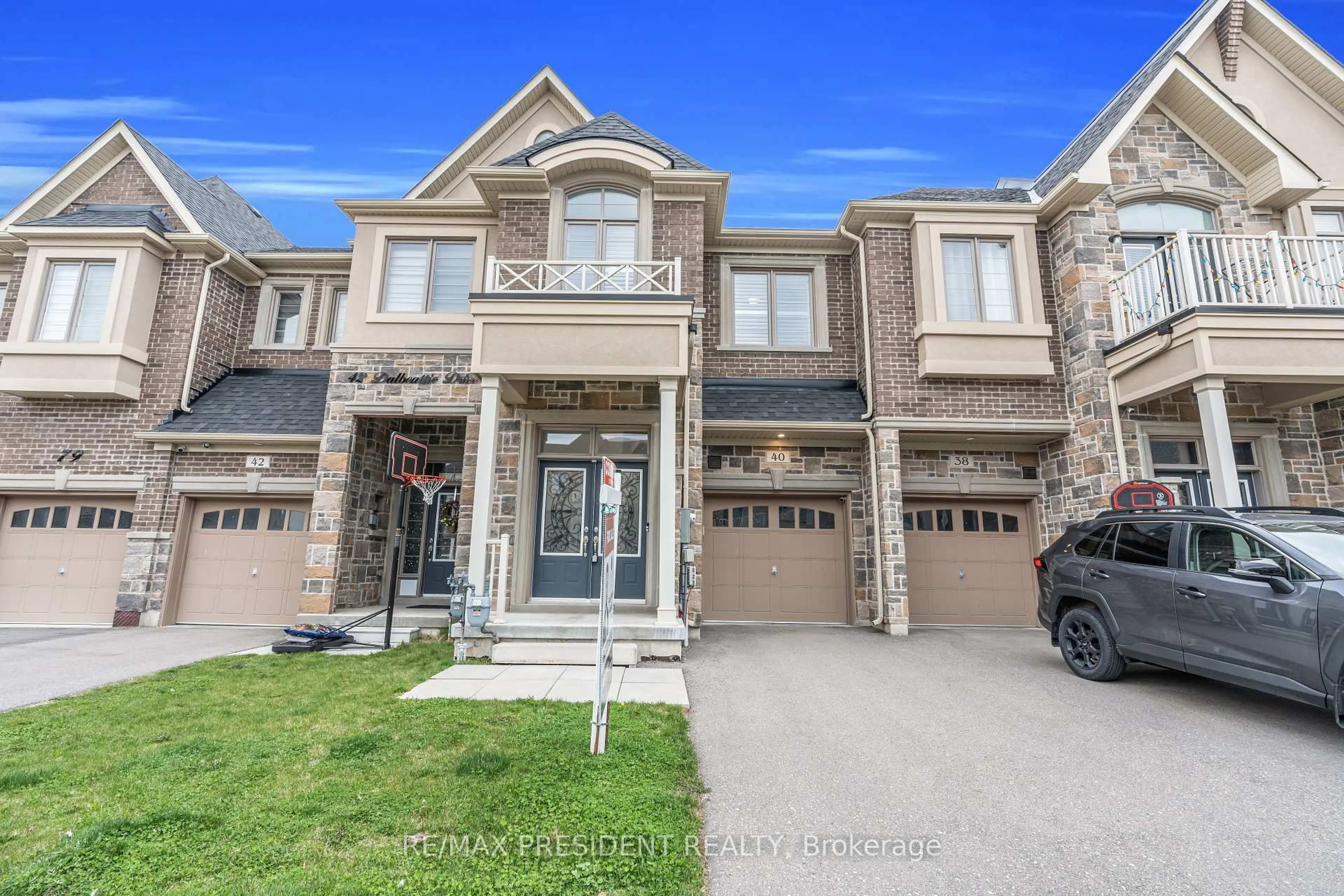 Home with brick exterior material, street for 40 Dalbeattie Dr, Brampton Ontario L6Y 6H6