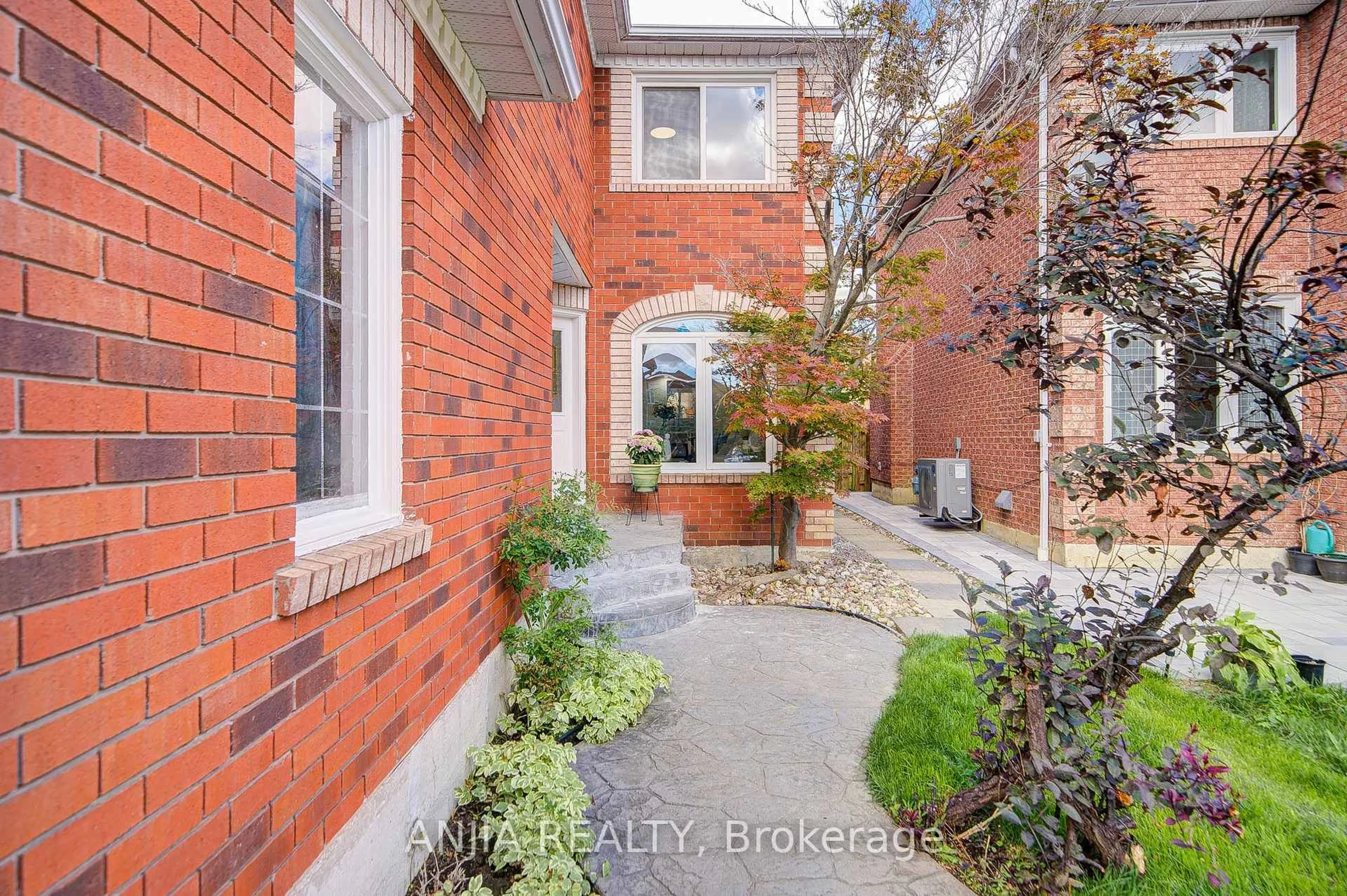 Home with brick exterior material, street for 1197 Dream Crest Rd, Mississauga Ontario L5V 1N7