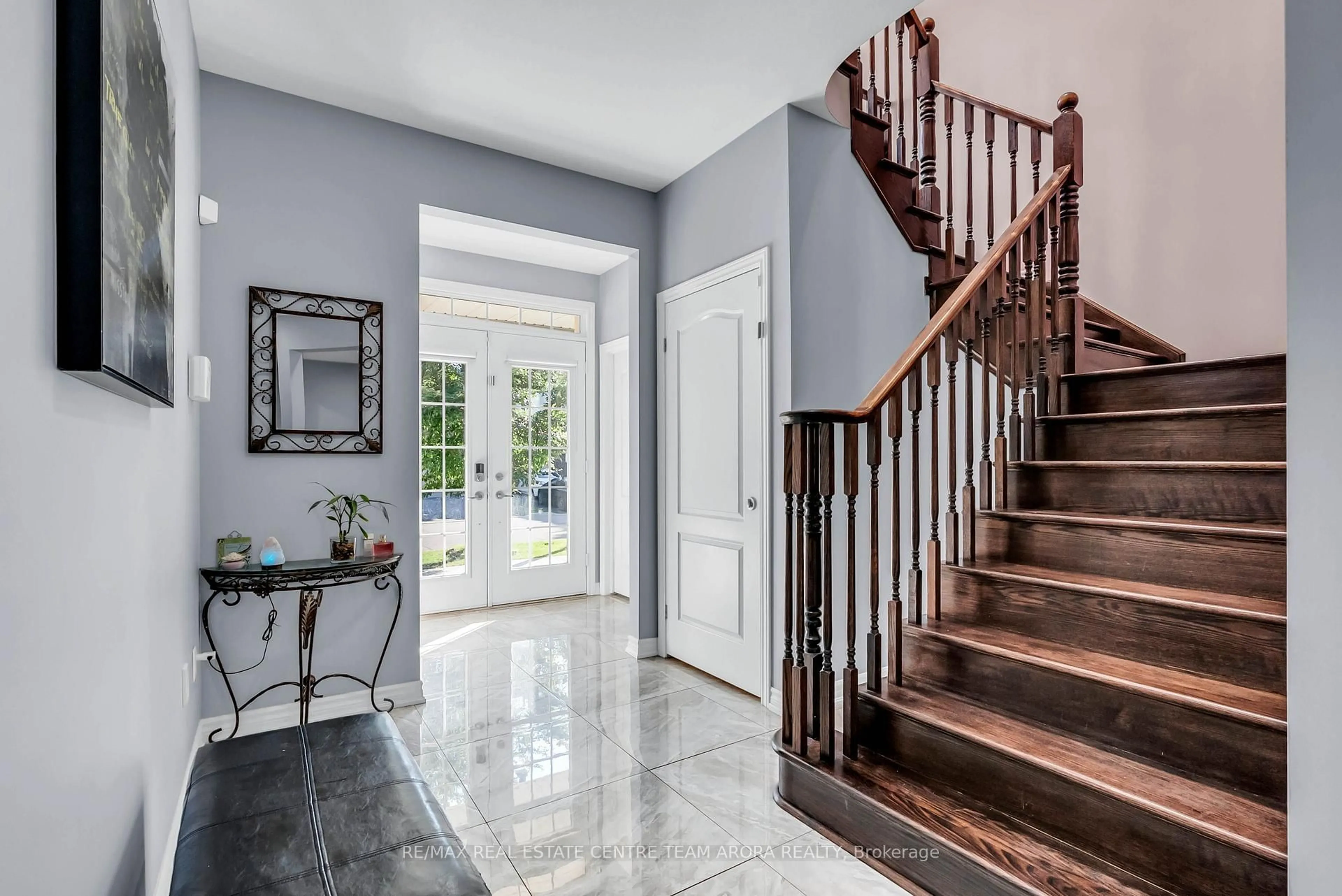 Indoor entryway for 25 Hammerhead Rd, Brampton Ontario L7A 0G4