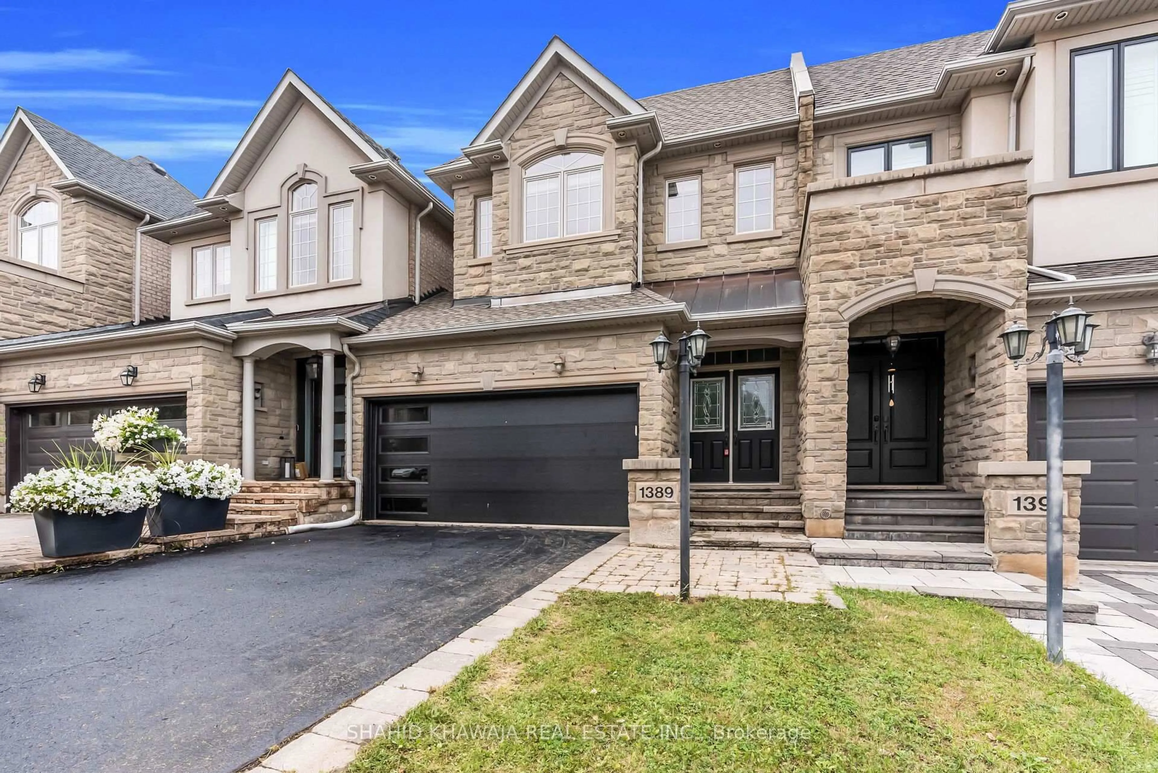 Home with brick exterior material, street for 1389 Craigleith Rd, Oakville Ontario L6H 0B7