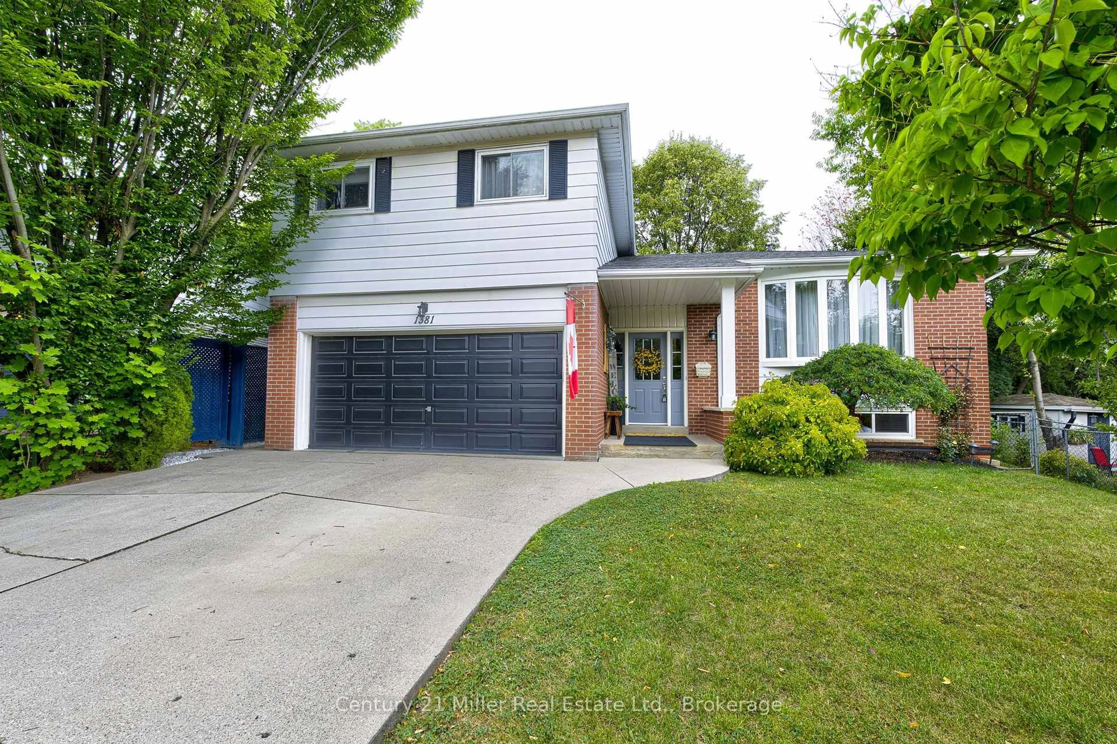 Home with vinyl exterior material, street for 1381 Christina Crt, Burlington Ontario L7P 2V8