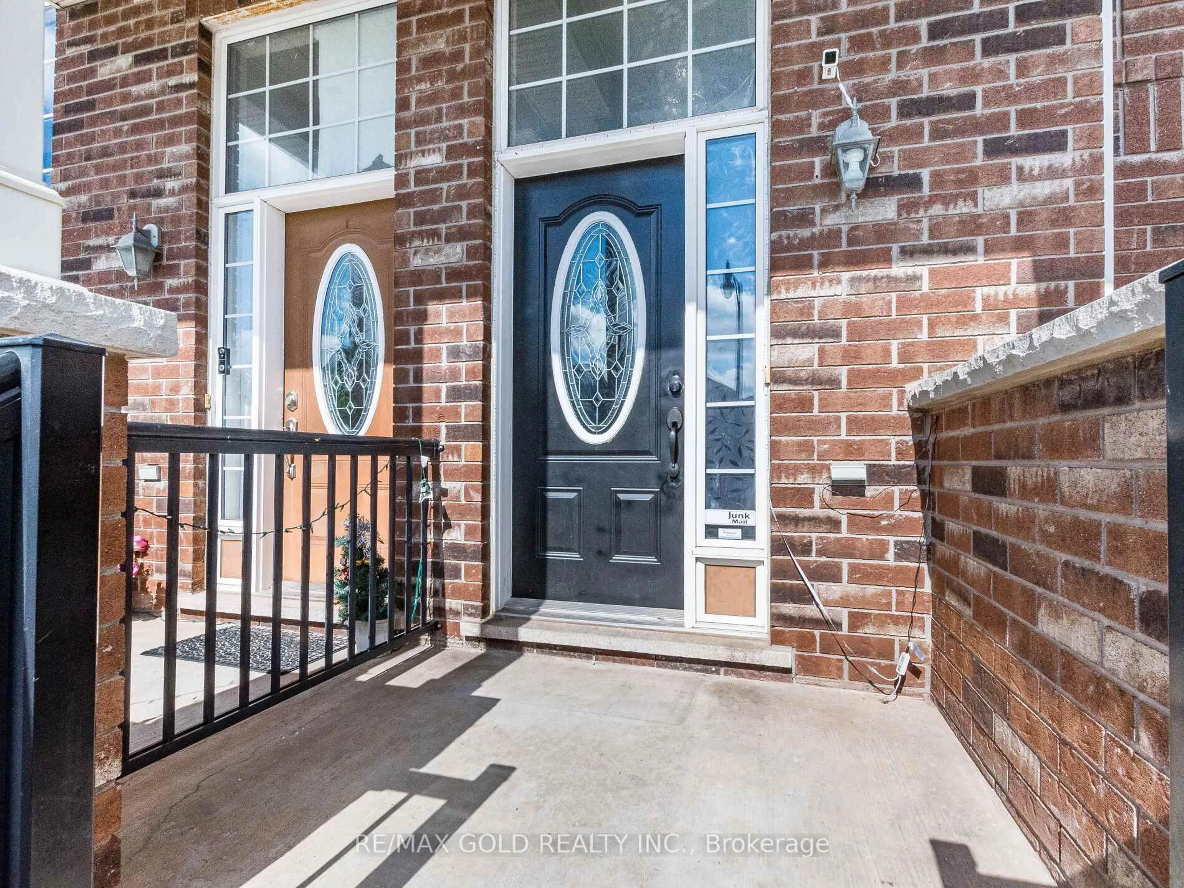 Indoor entryway for 36 Lathbury St, Brampton Ontario L7A 0R5