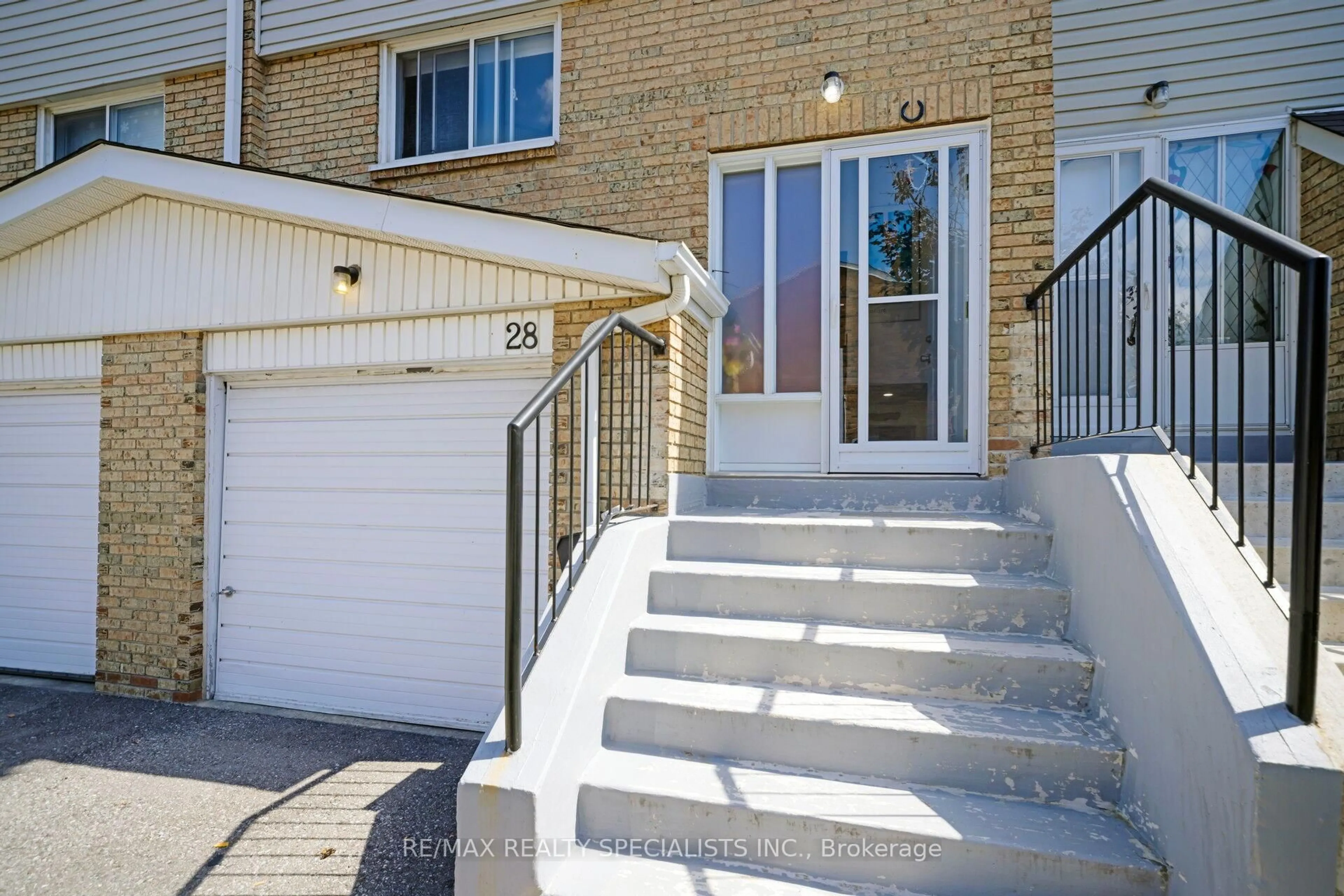 Stairs for 28 Lincoln Crt, Brampton Ontario L6T 3Z2